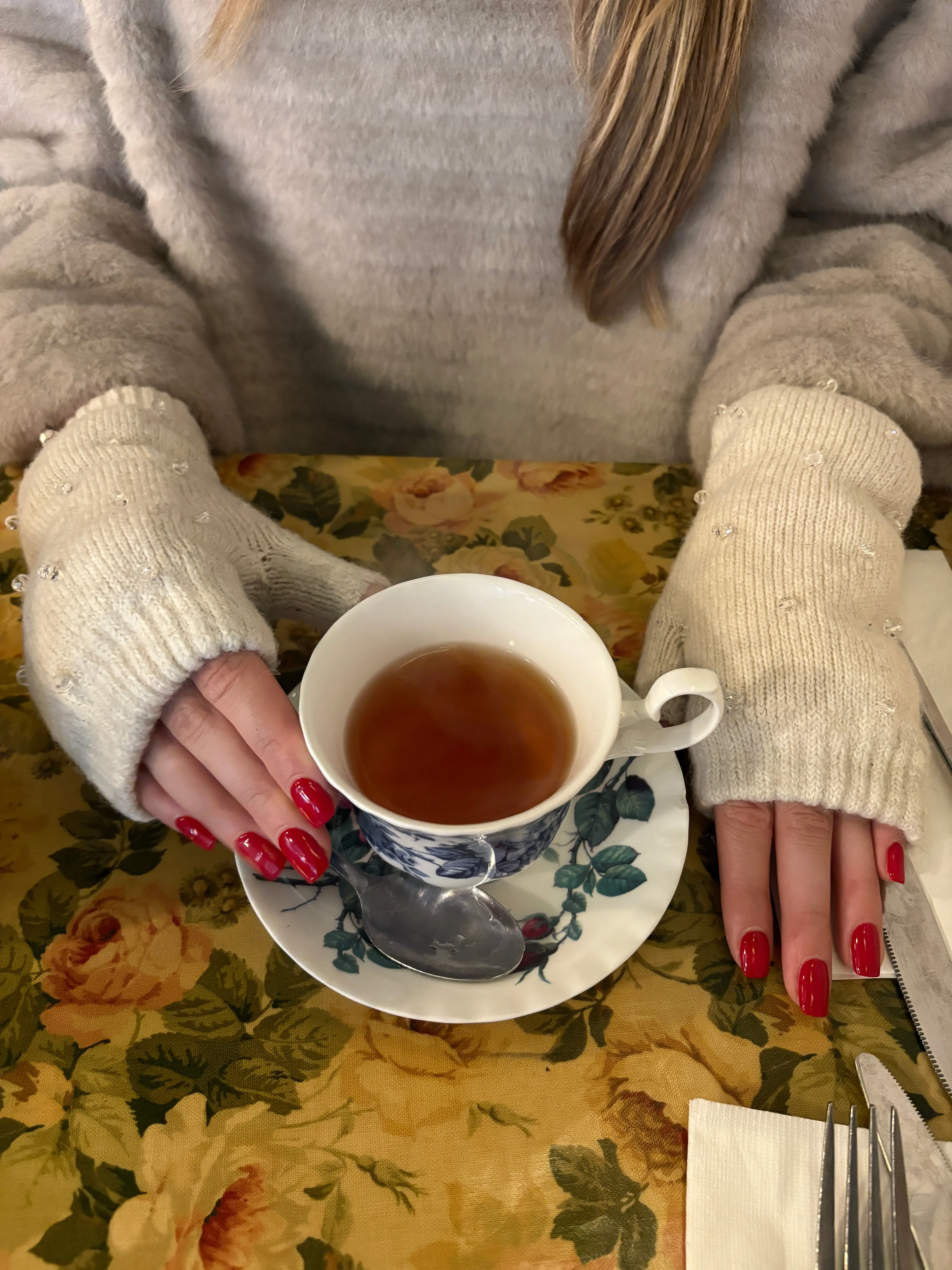 The Chamonix Fingerless Mittens Ivory sold by jocelyn product image thumbnail 3
