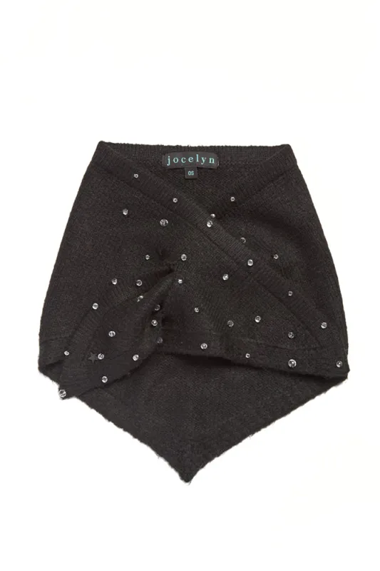 Chamonix Triangle Pull Thru Scarf Black made by jocelyn