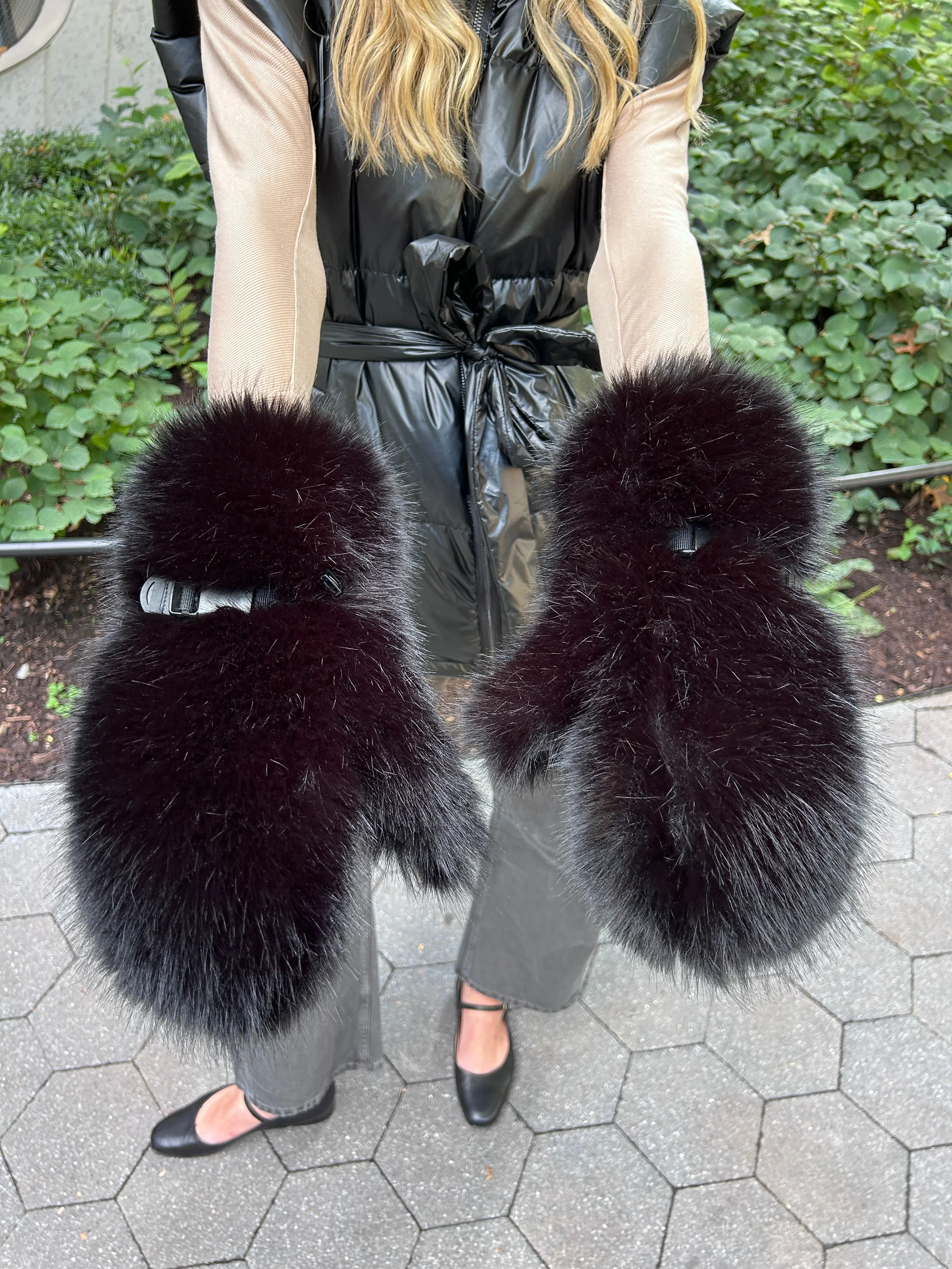 The Nevele Gloves-Black sold by jocelyn product image thumbnail 3