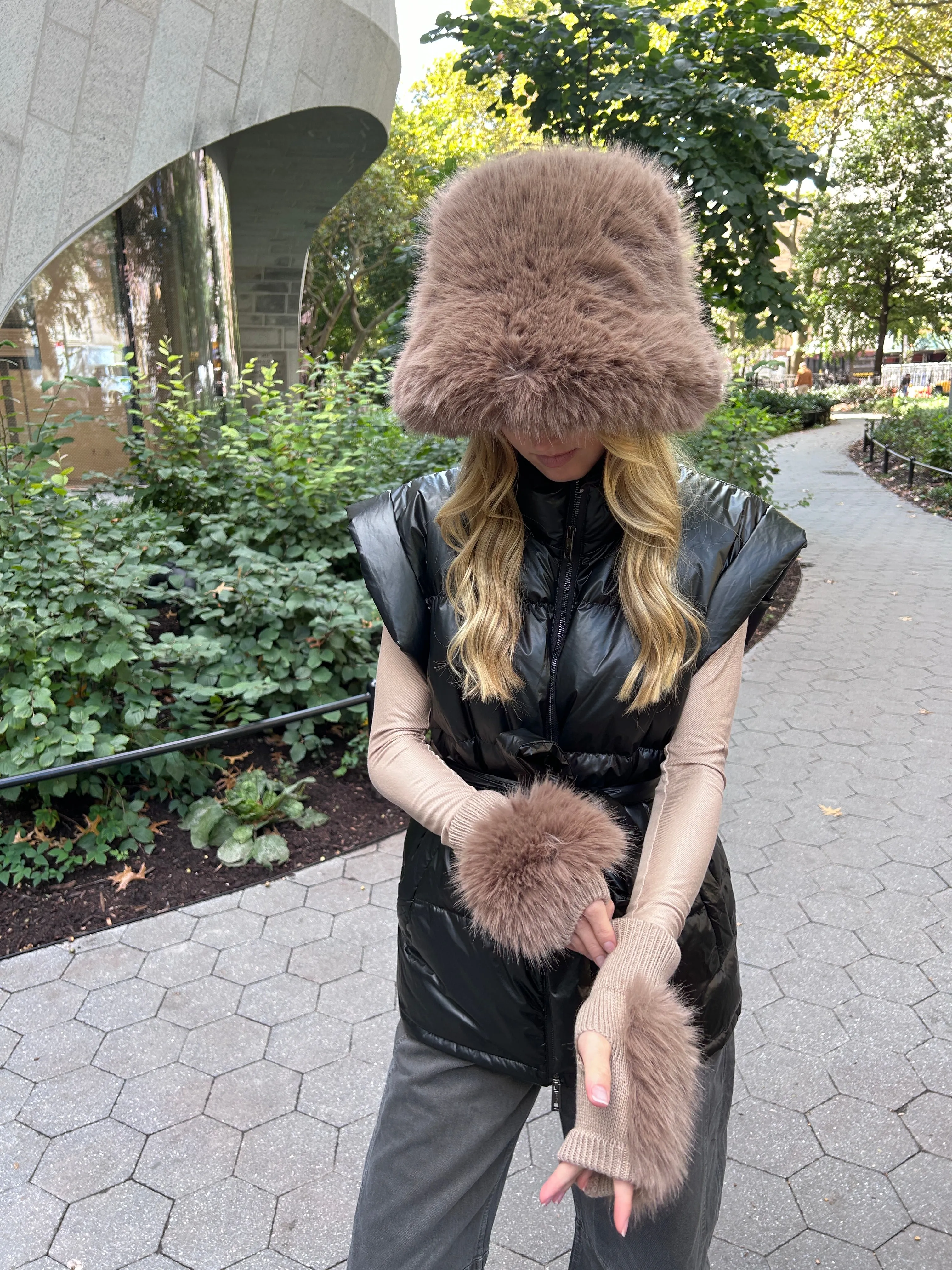 The Kush Mittens Palomino sold by jocelyn product image thumbnail 3