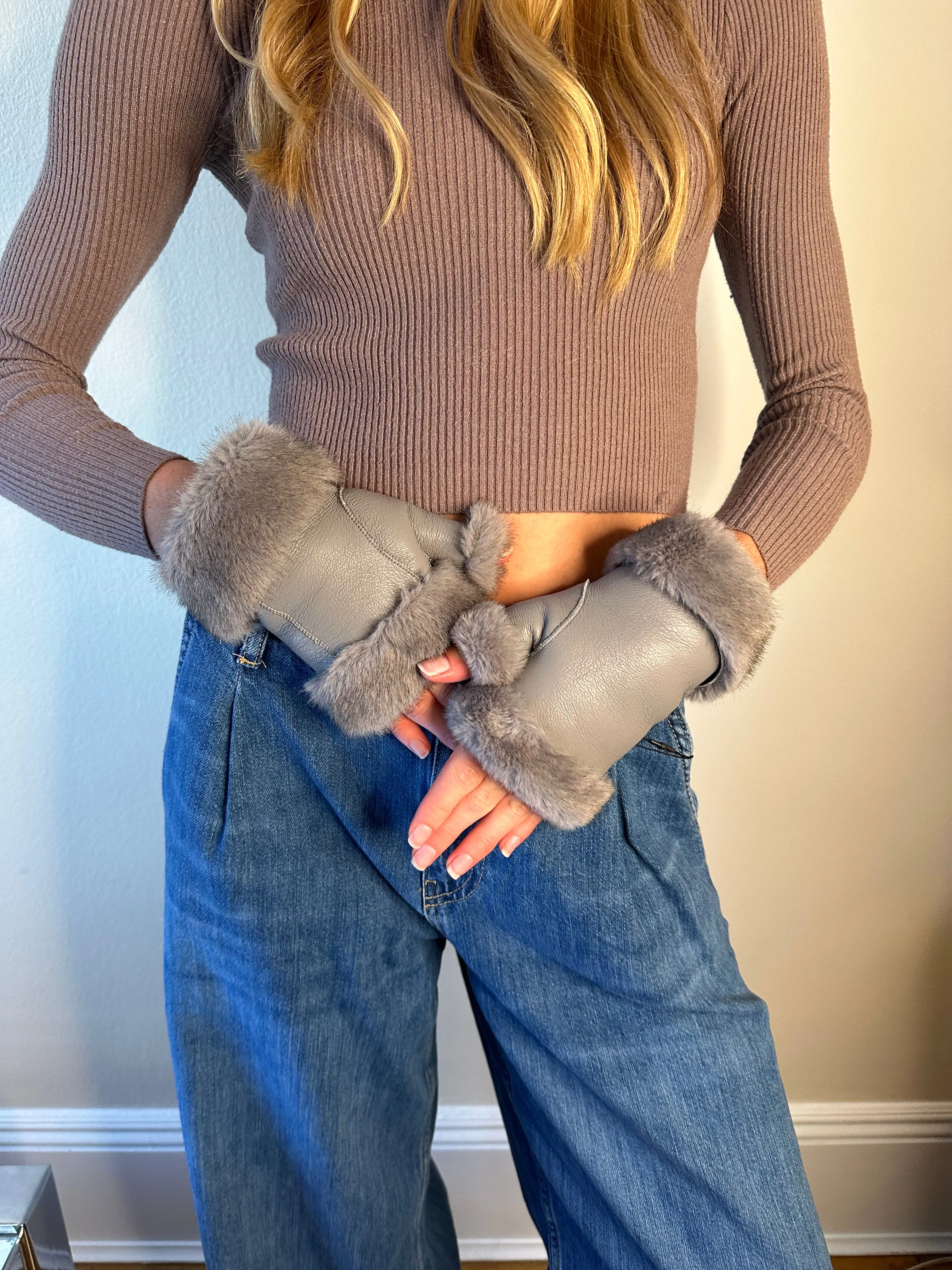 The Grey Gstaad Gloves sold by jocelyn product image thumbnail 2