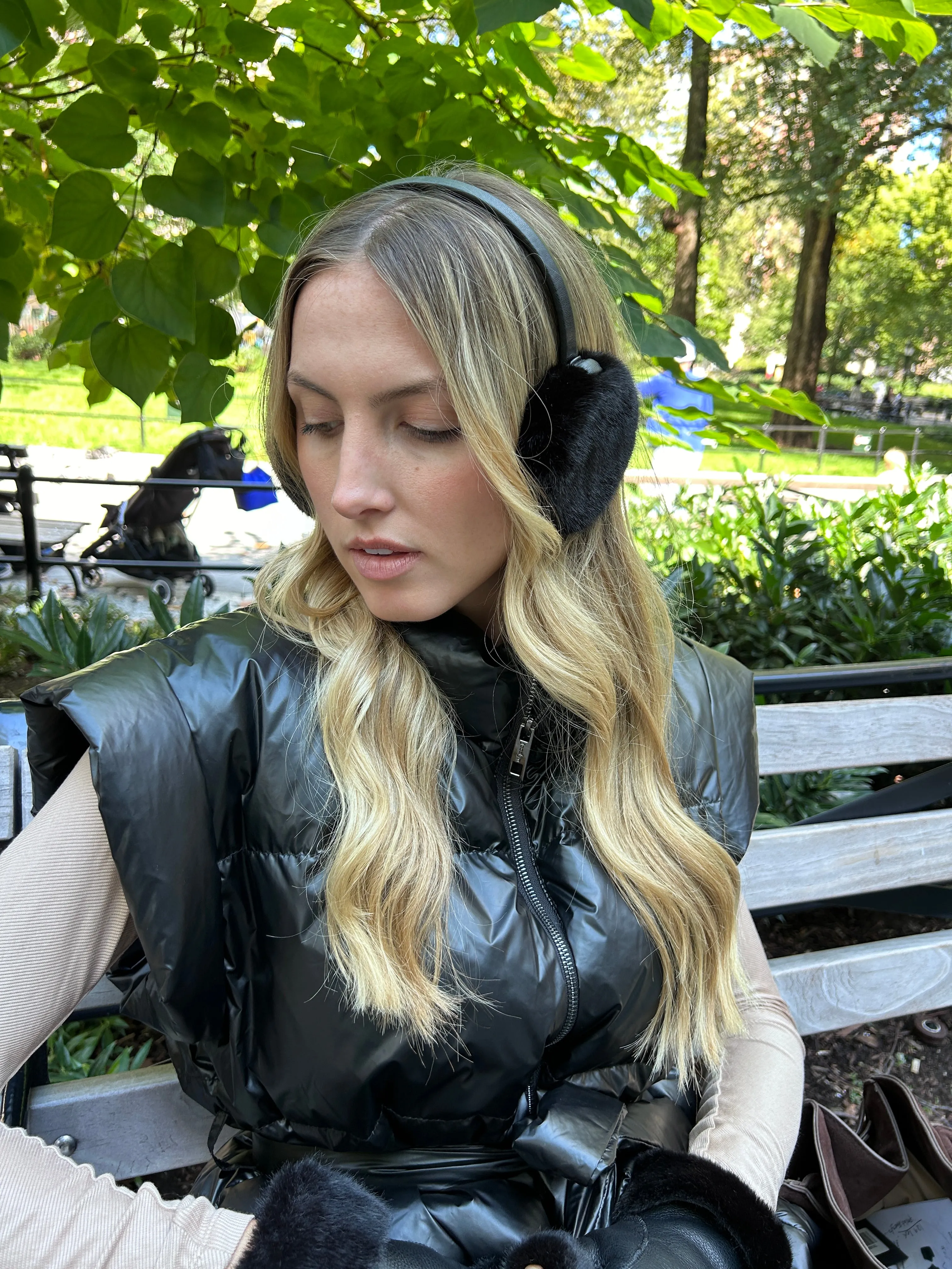 The Black Gstaad Earmuffs sold by jocelyn product image thumbnail 4