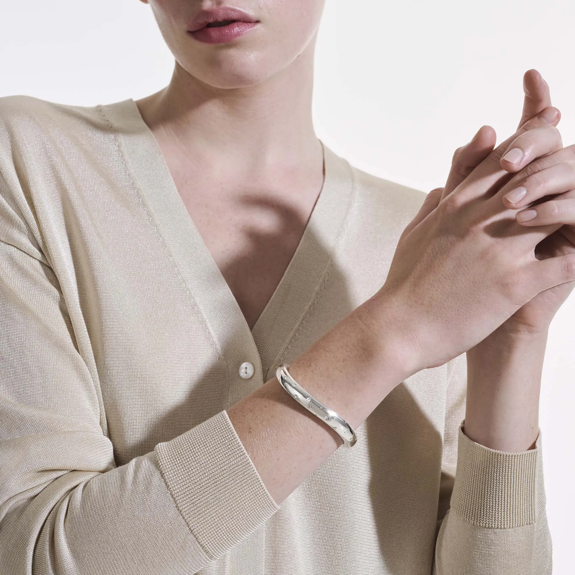 Surf Hinged Cuff, Silver, Diamonds|CBP9011172DI sold by John Hardy product image thumbnail 5