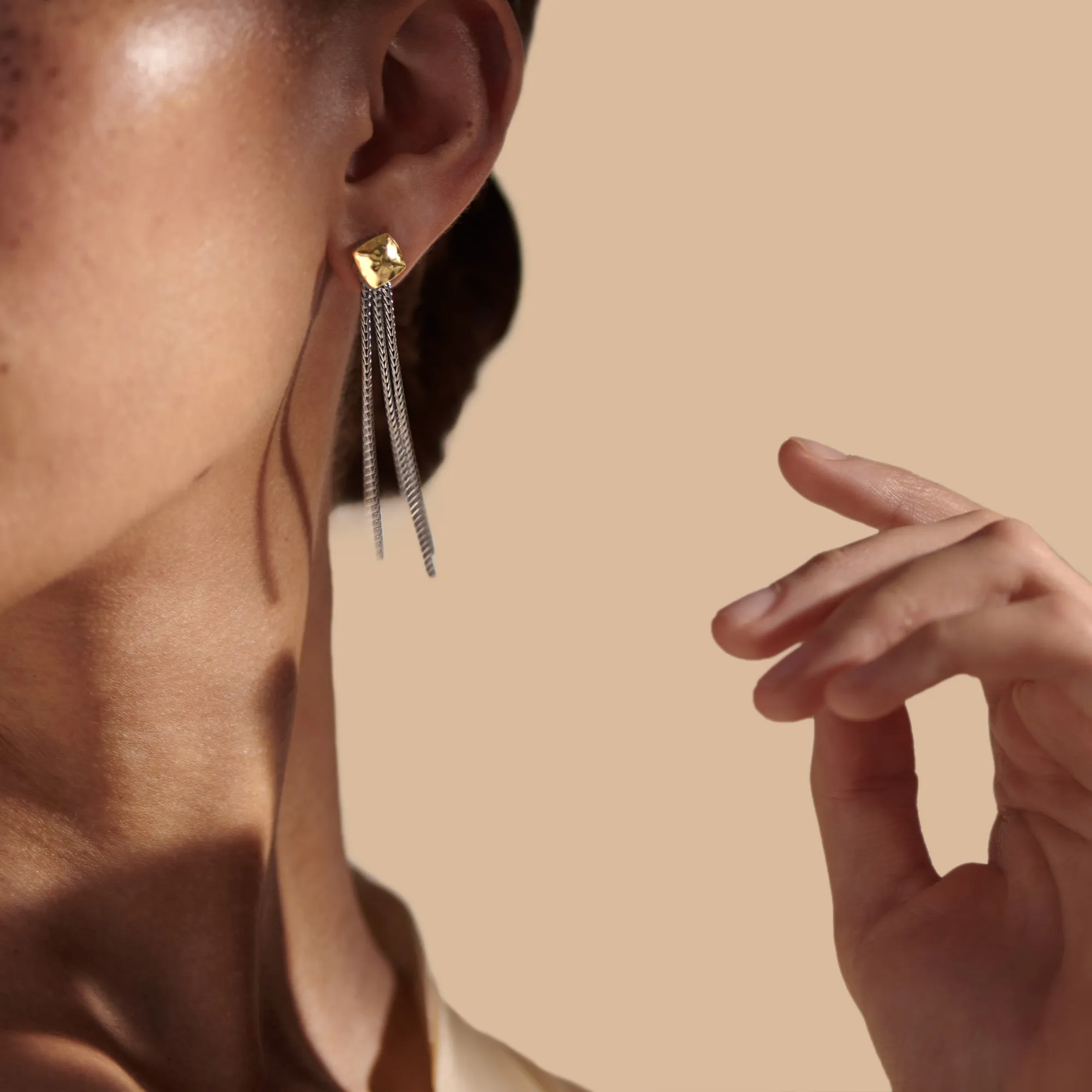 Palu Transformable Tassel Earrings|EZ90641 sold by John Hardy product image thumbnail 5