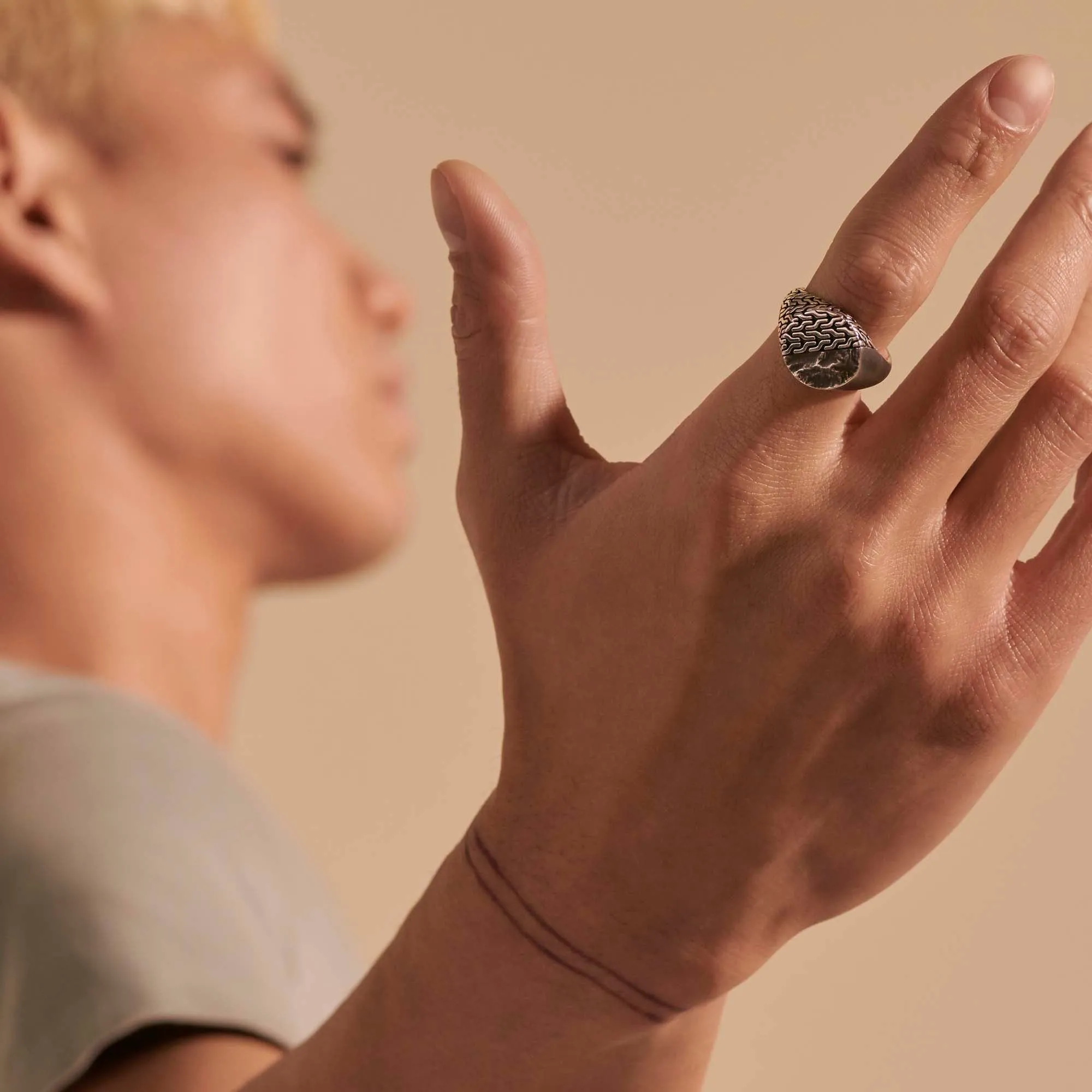 Reticulated Signet Ring|RM900540 sold by John Hardy product image thumbnail 4