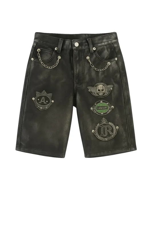 Bermuda con applicazioni iconiche e design distintivo sold by John Richmond