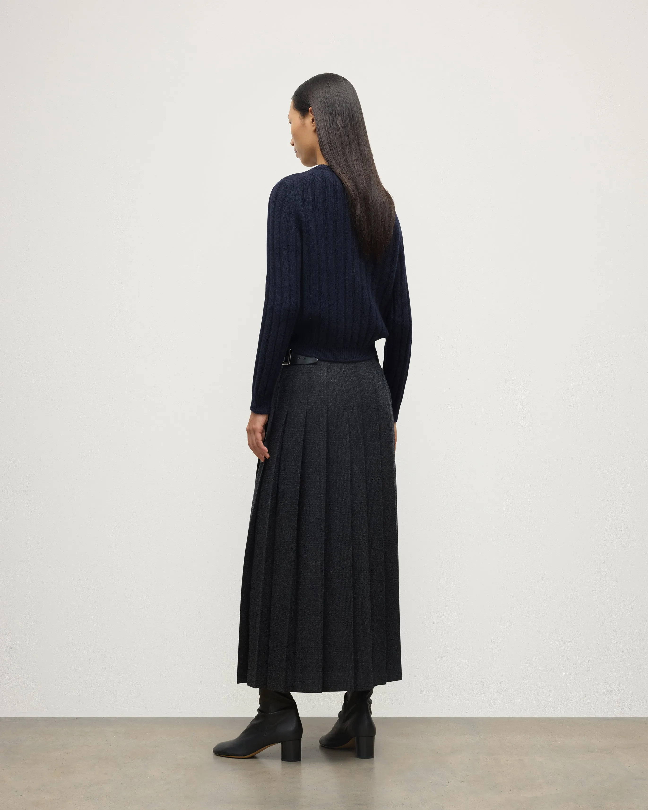 Lecht Dark Navy Cashmere Crew Jumper sold by Johnstons of Elgin product image thumbnail 4