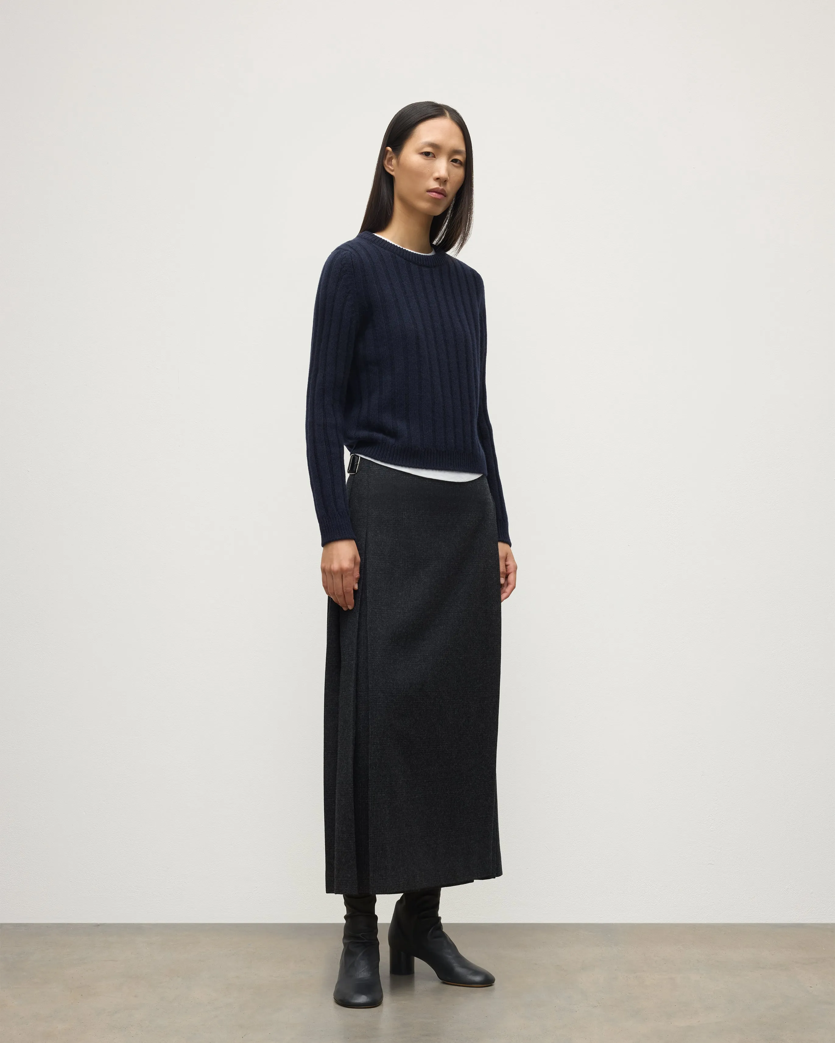 Lecht Dark Navy Cashmere Crew Jumper sold by Johnstons of Elgin product image thumbnail 3