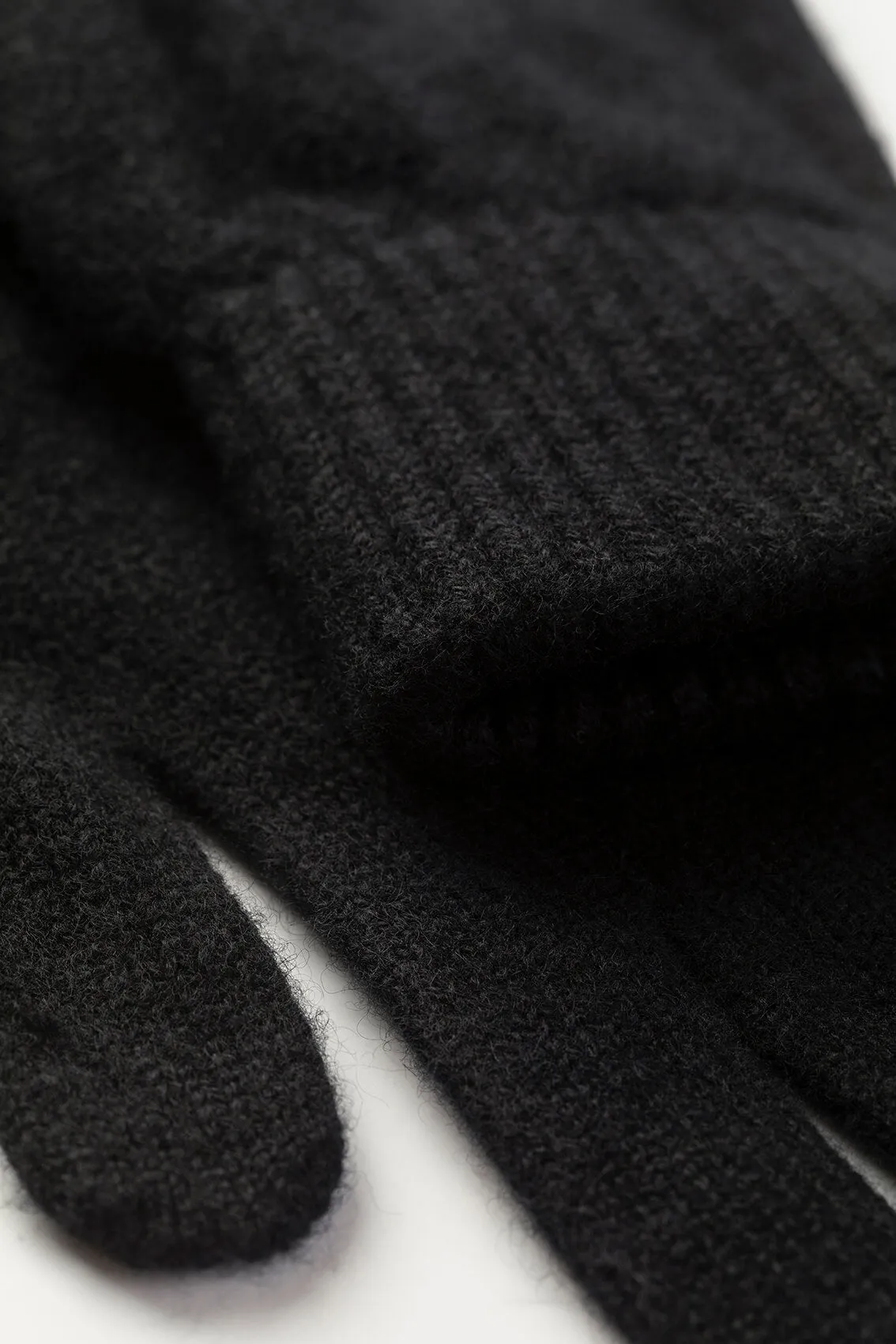 Men's Cashmere Black Gloves sold by Johnstons of Elgin product image thumbnail 2