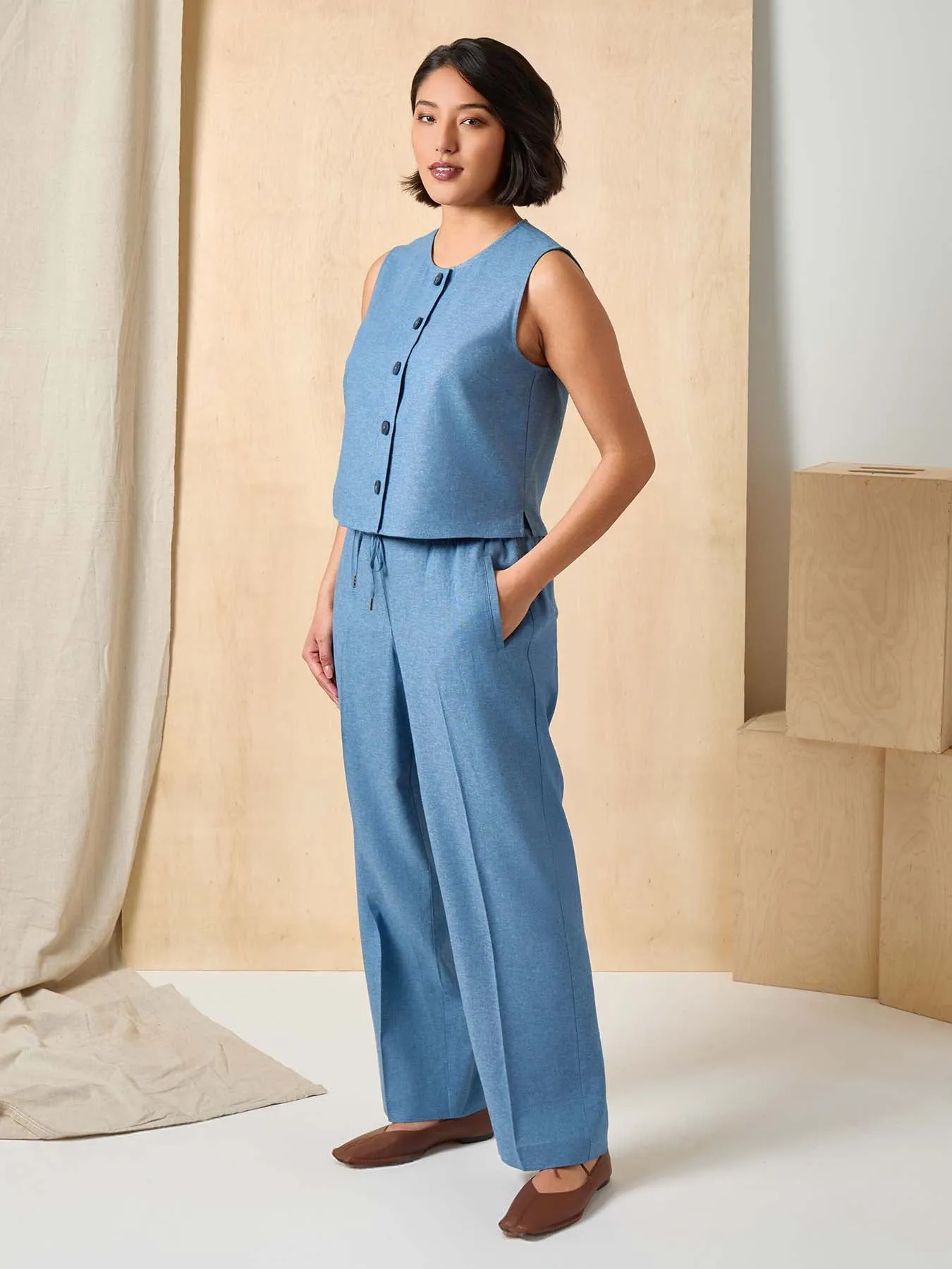 Sleeveless Button Front Top, Crossdye Linen Blend sold by Jones New York product image thumbnail 4