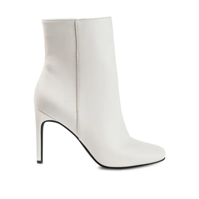SILVY BOOTIES IN FAUX LEATHER sold by Journee Collection