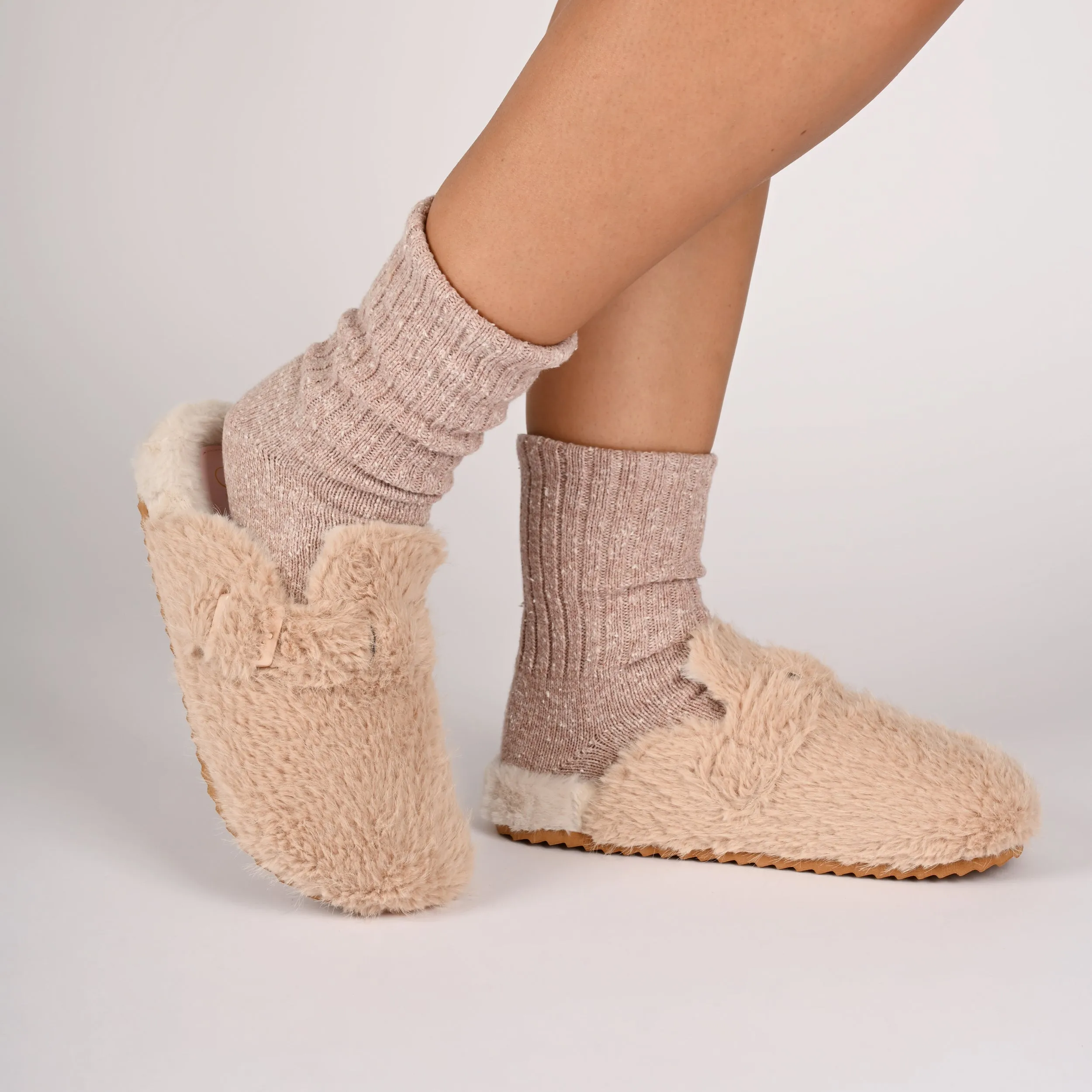 ARDENN SLIPPERS IN FAUX FUR sold by Journee Collection product image thumbnail 2