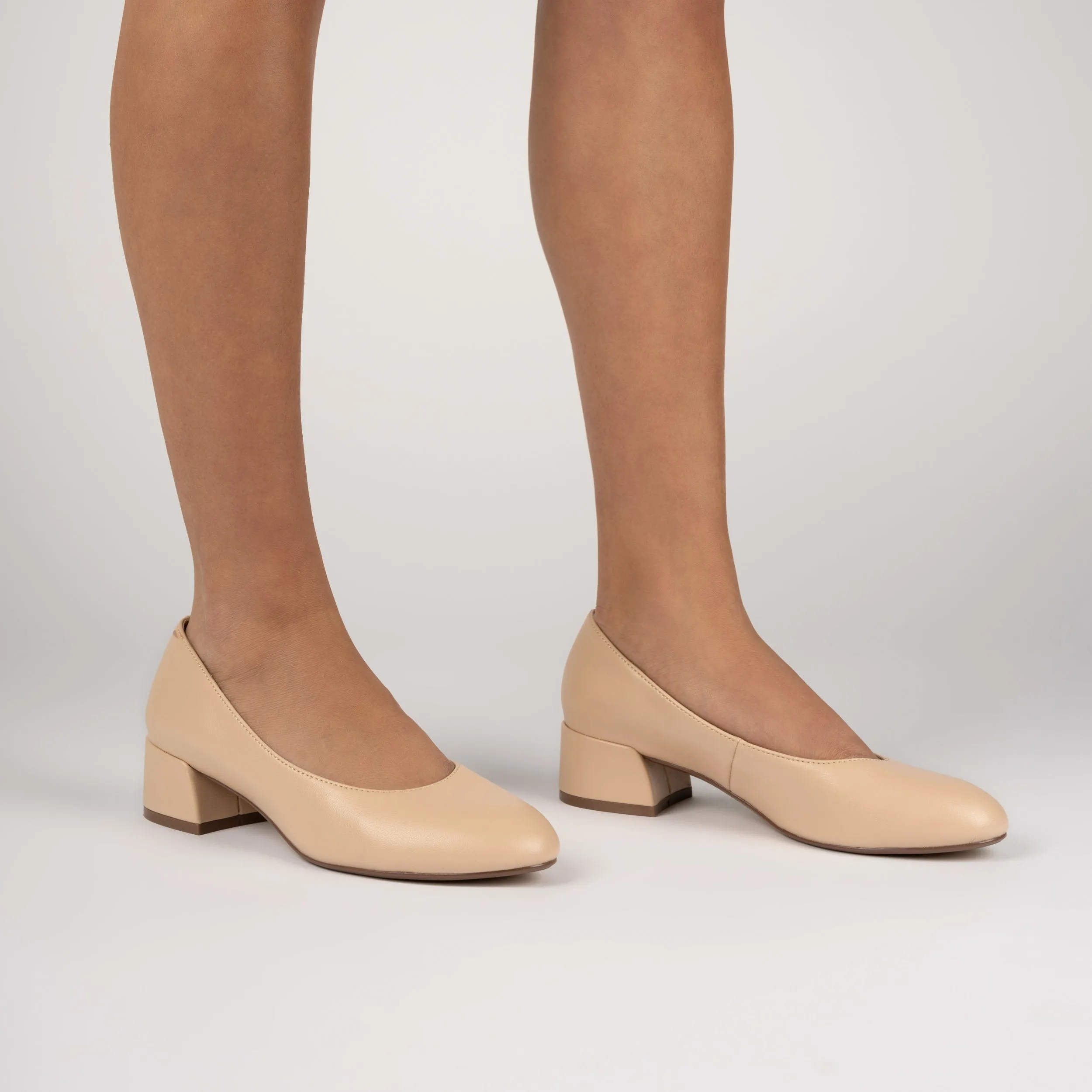 SAAR II BLOCK HEEL PUMPS IN VEGAN LEATHER sold by Journee Collection product image thumbnail 2