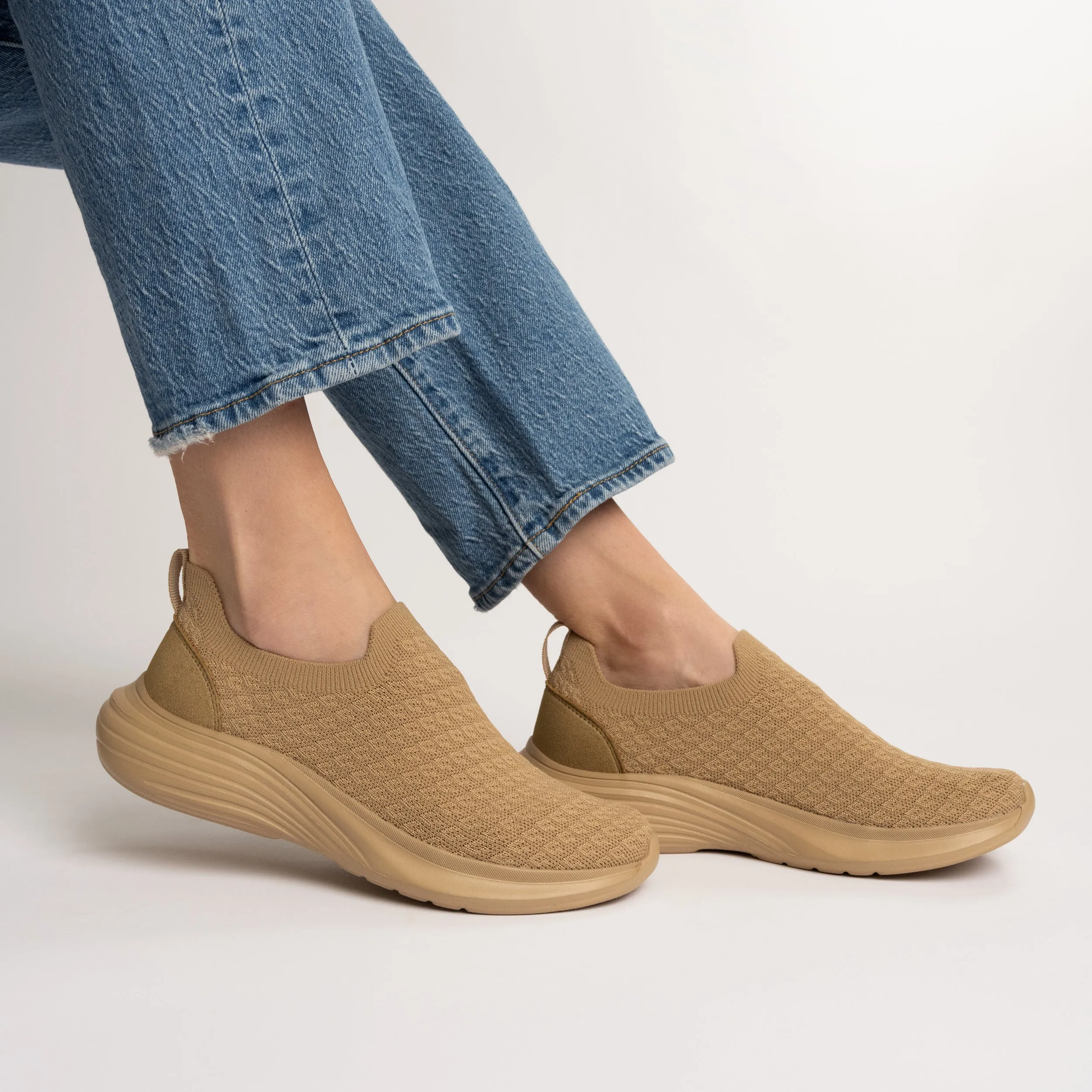 LINNEA CASUAL SNEAKERS sold by Journee Collection product image thumbnail 2