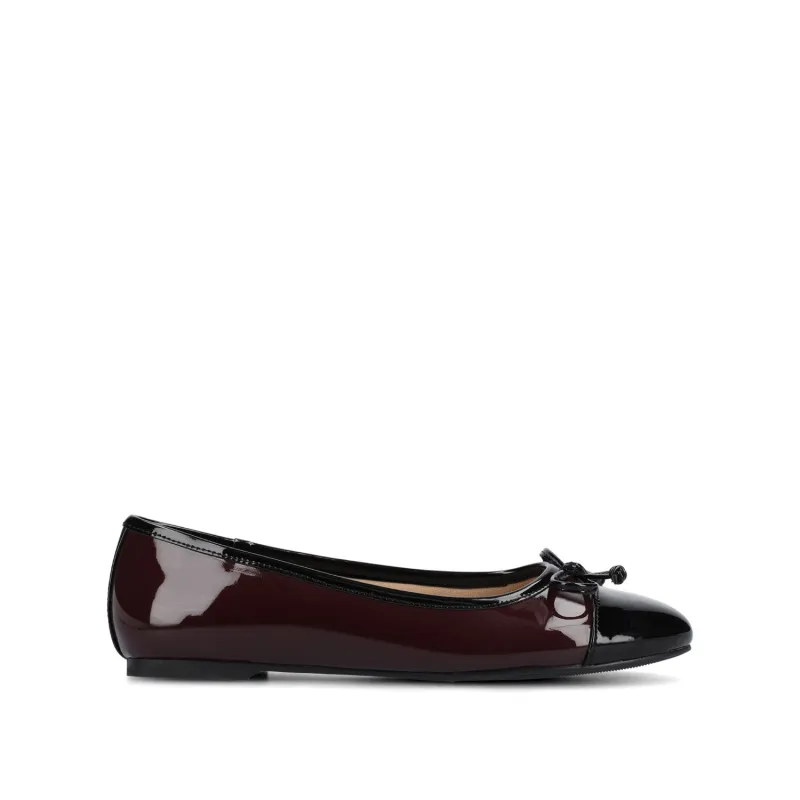 KAIAH CAPTOE BALLET FLATS IN VEGAN LEATHER sold by Journee Collection