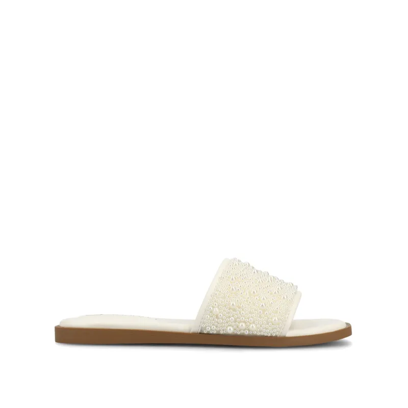 PRECLY EVENING FLAT SANDALS - White made by Journee Collection