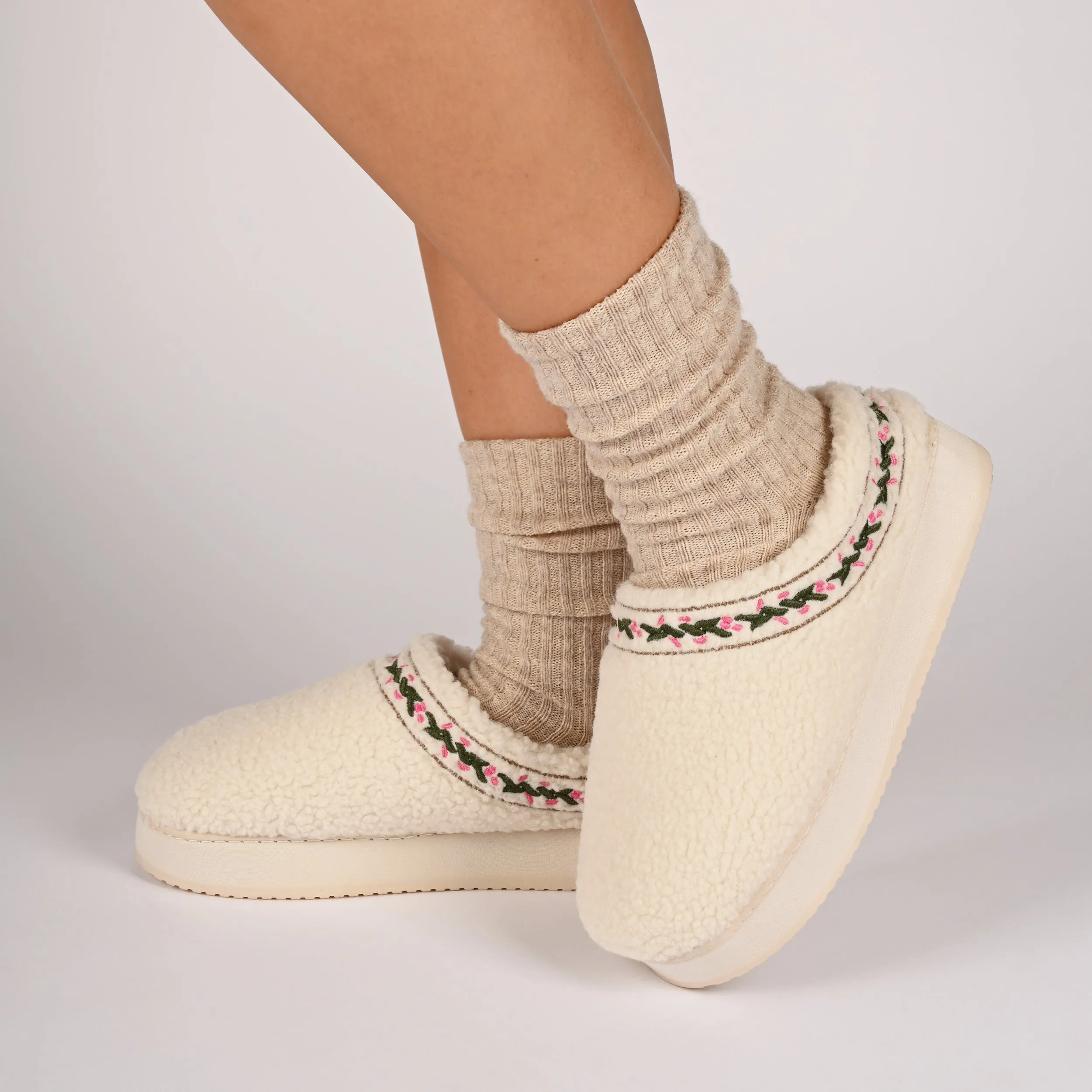 PALLMER SLIPPERS IN FAUX SHEARLING - Cream Fleece sold by Journee Collection product image thumbnail 2