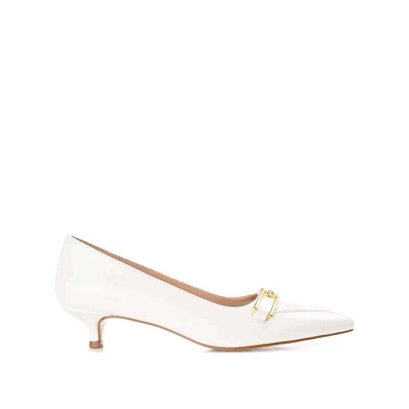 RUMI POINTED TOE KITTEN HEELS IN PATENT - White made by Journee Collection