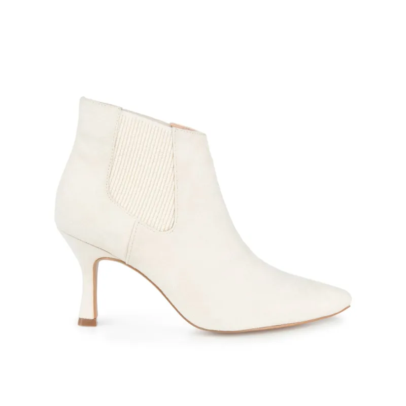 ELITTA CHELSEA BOOTIES IN FAUX SUEDE - Ivory made by Journee Collection
