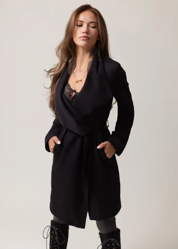 Astryn Jacket in Black made by Joyfolie
