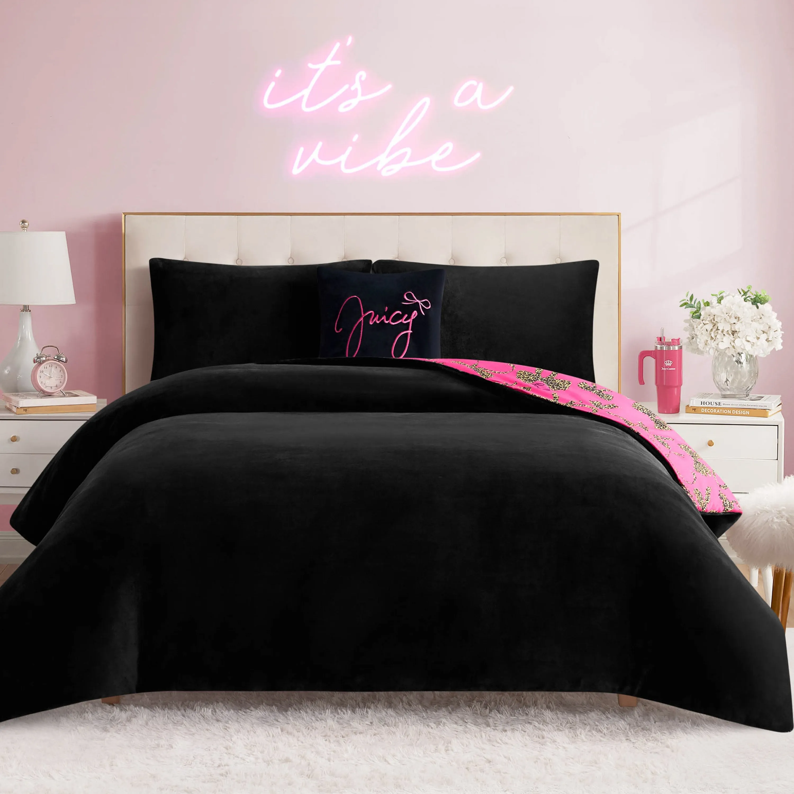 Solid Plush Reversible Cheetah Bows Comforter Set sold by Juicy Couture product image thumbnail 4