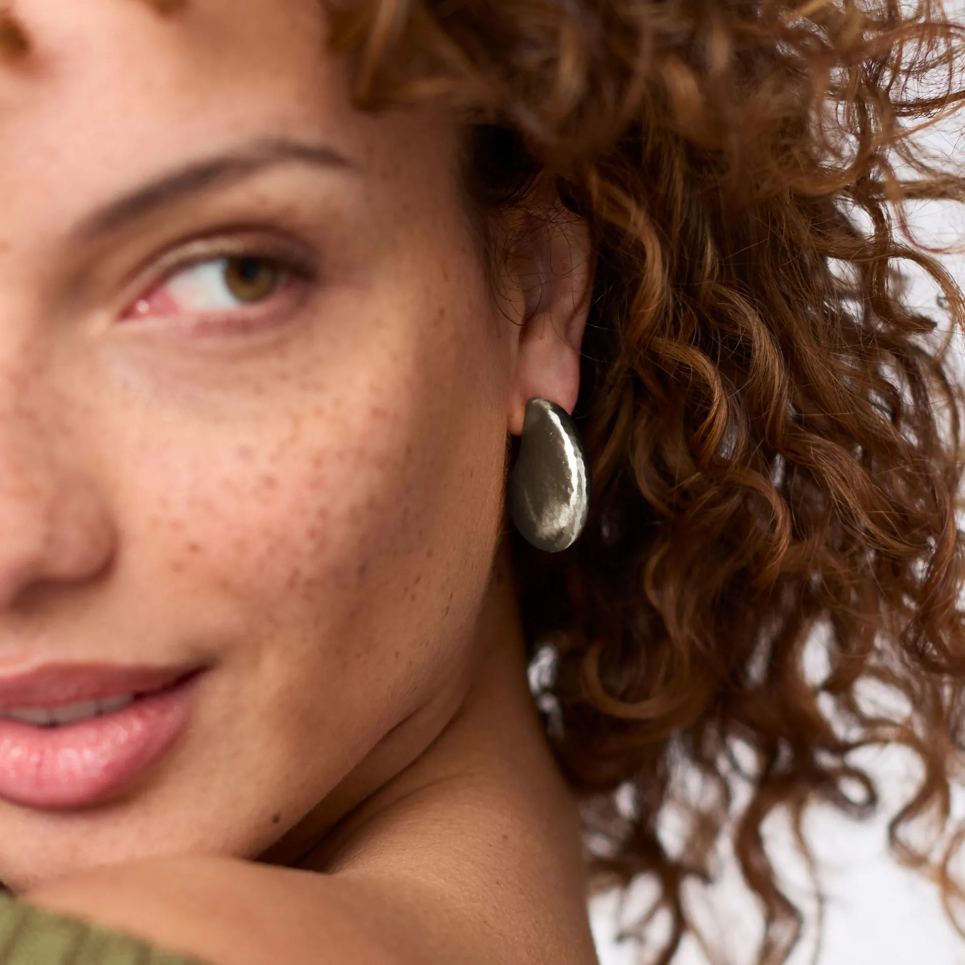 Solara Hoop sold by Julie Vos product image thumbnail 4