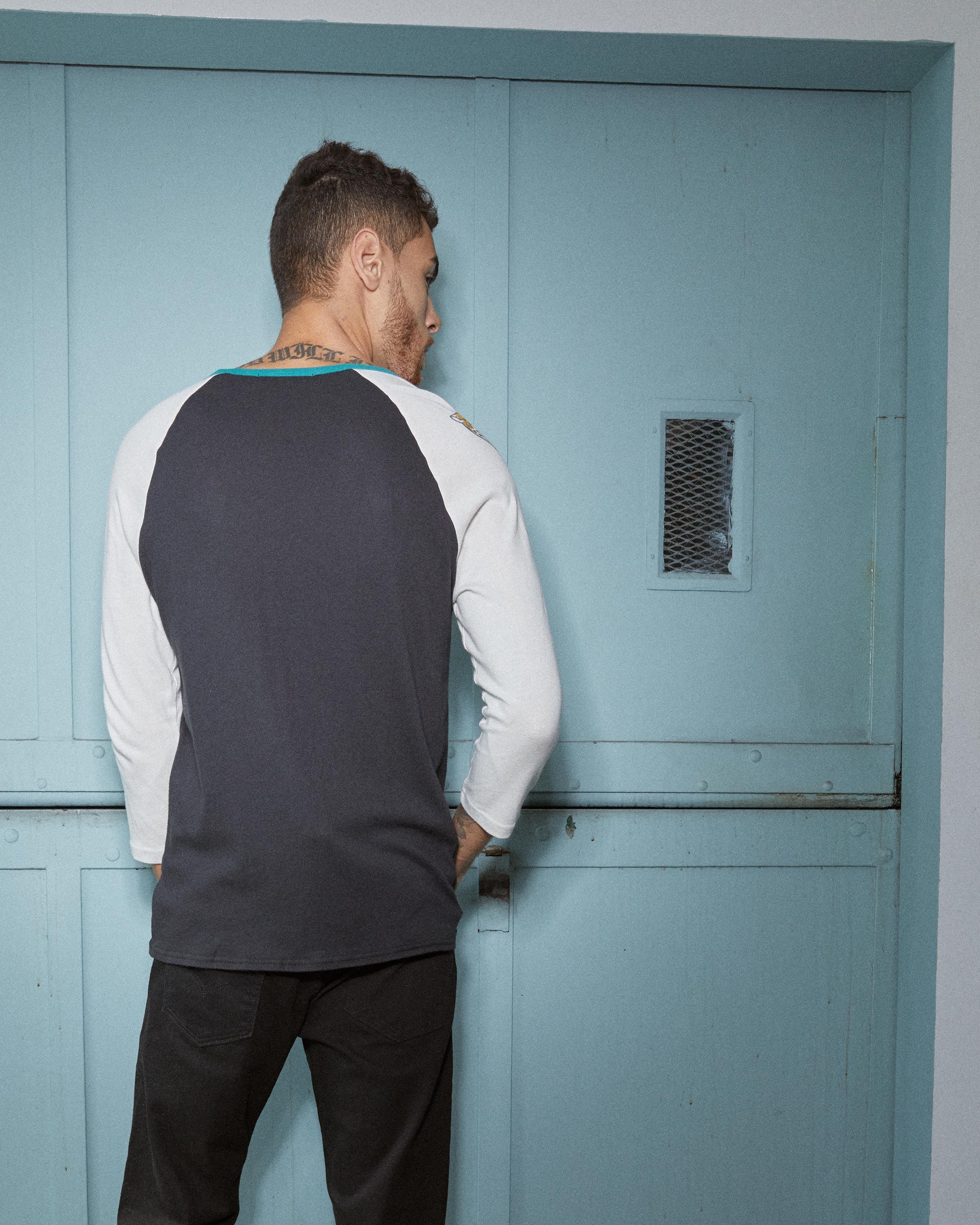 MENS JAGUARS VINTAGE CONTRAST RAGLAN sold by Junk Food Clothing product image thumbnail 3