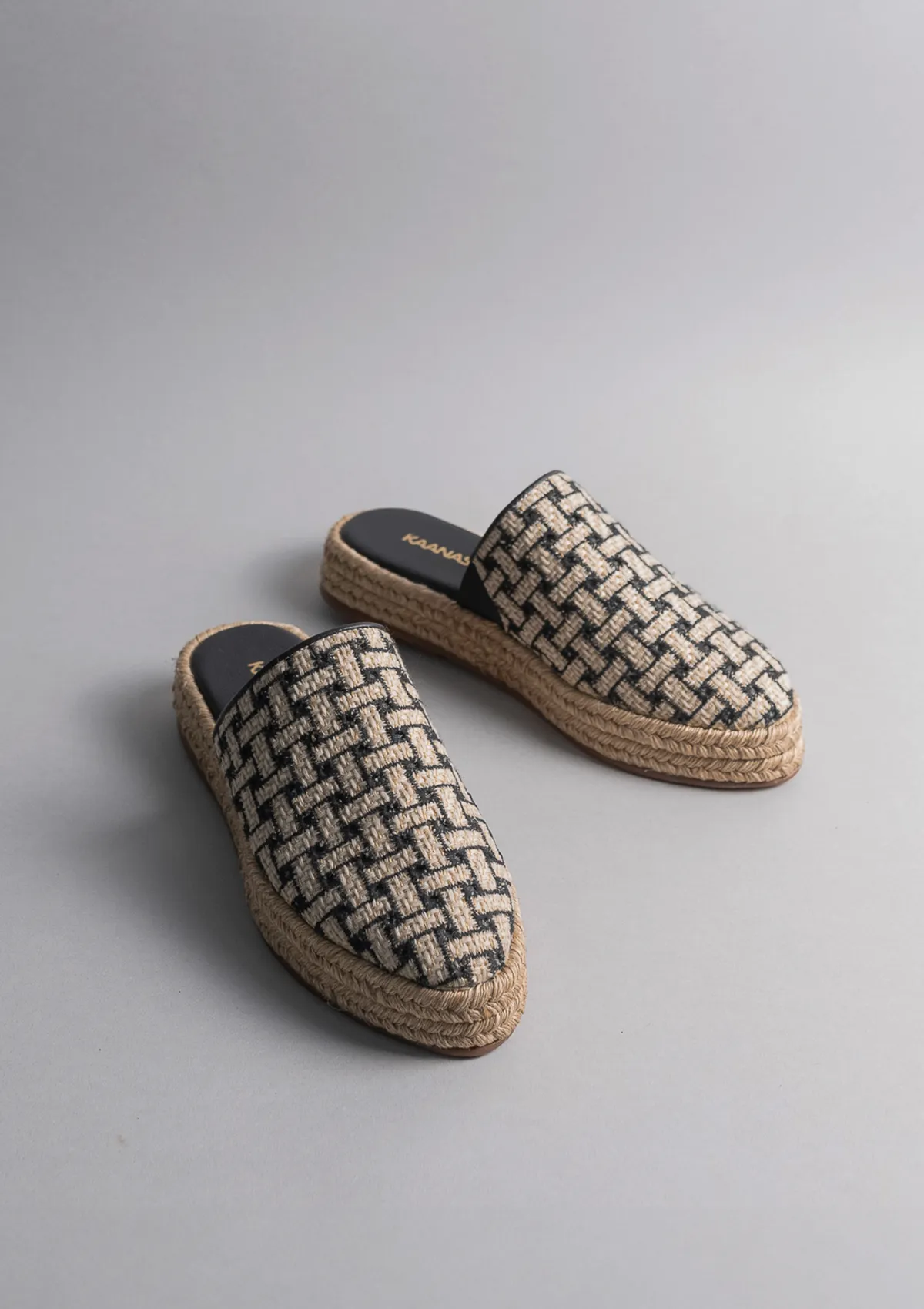 Gia Black sold by Kaanas