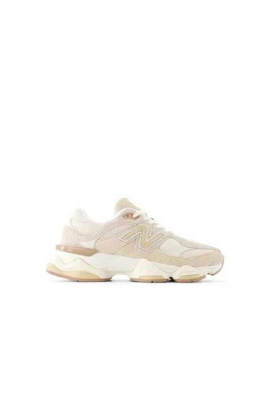 9060 Bisque/Sea Salt sold by Karen Walker