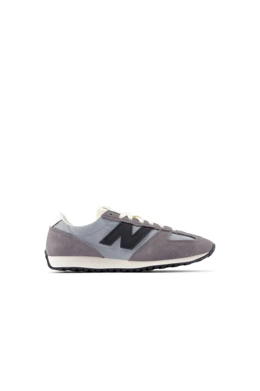 471 Castlerock sold by Karen Walker