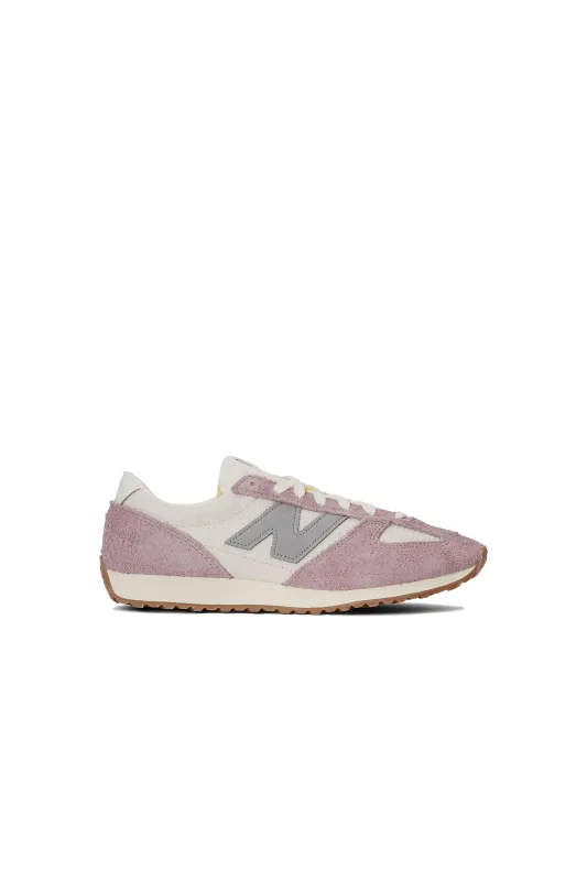 471 Linen/Ice Wine/Raincloud sold by Karen Walker