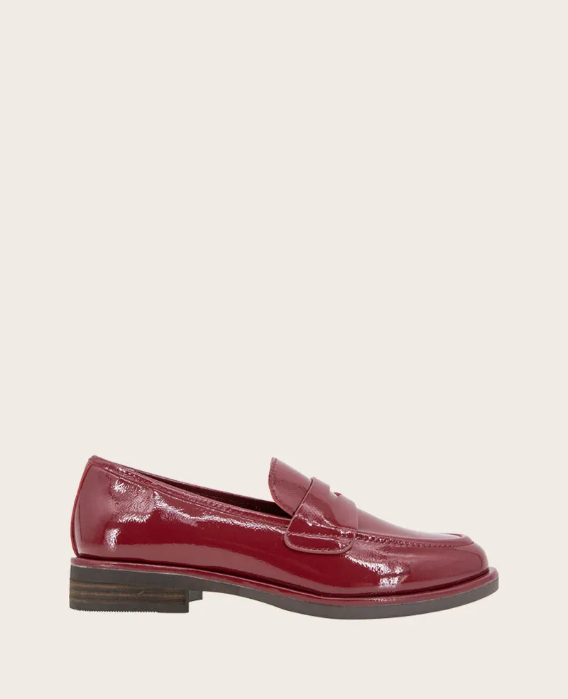 GENTLE SOULS - Cybil Crinkle Patent Loafer sold by Kenneth Cole