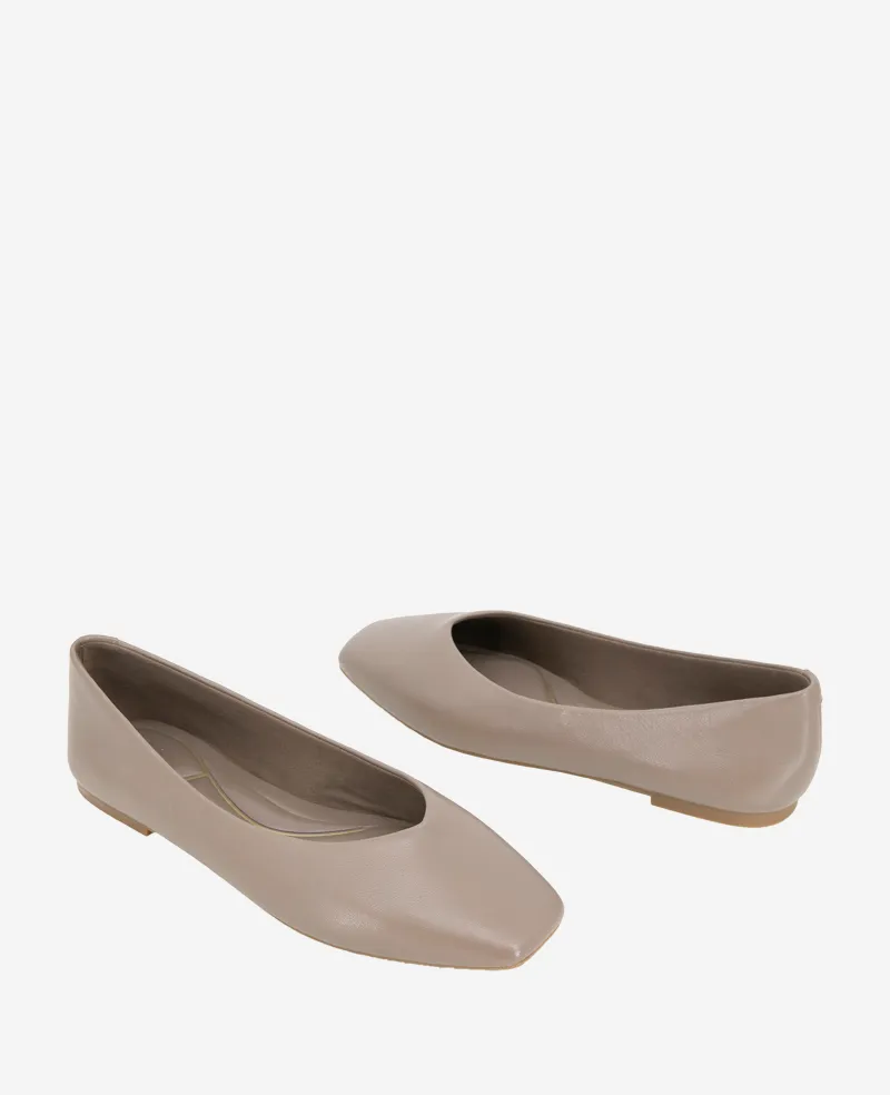 Johanna Leather Ballet Flat sold by Kenneth Cole product image thumbnail 2