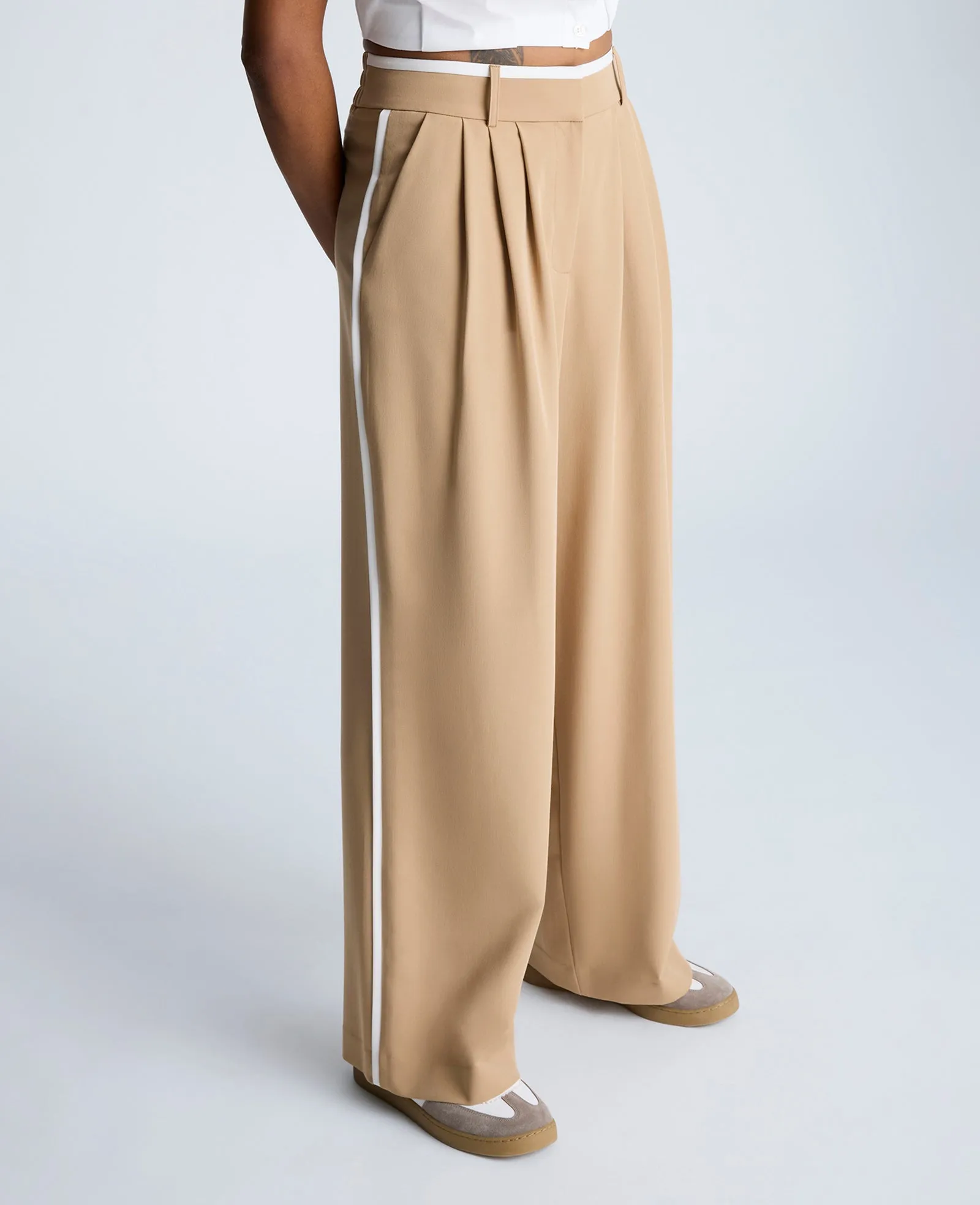 Fly Front High Rise Contrast Tipping Wide Leg Pants sold by Kenneth Cole product image thumbnail 3