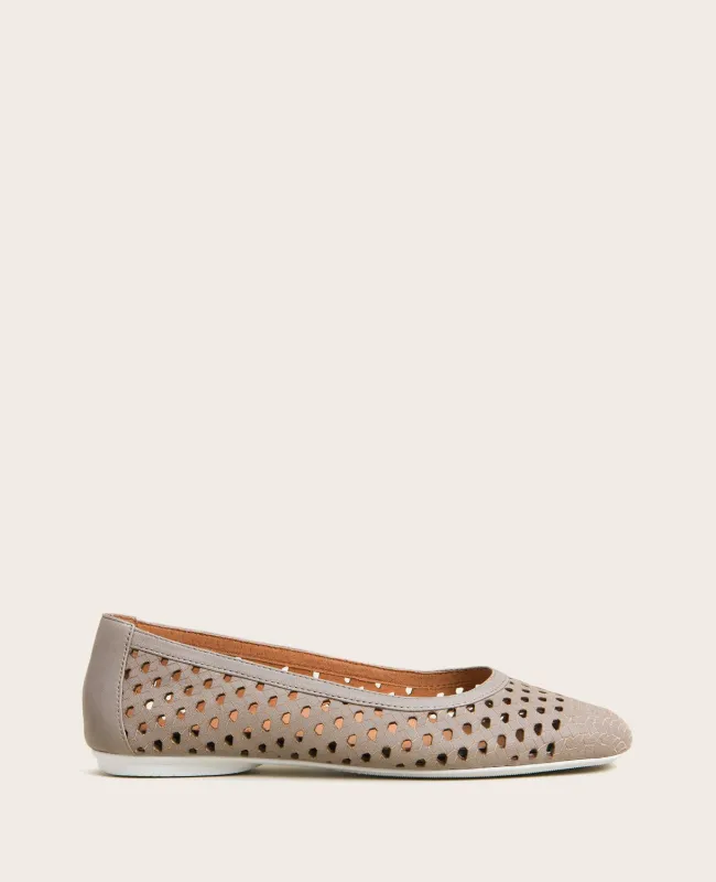 GENTLE SOULS - Eugene Travel Packable Woven Ballet Flat sold by Kenneth Cole