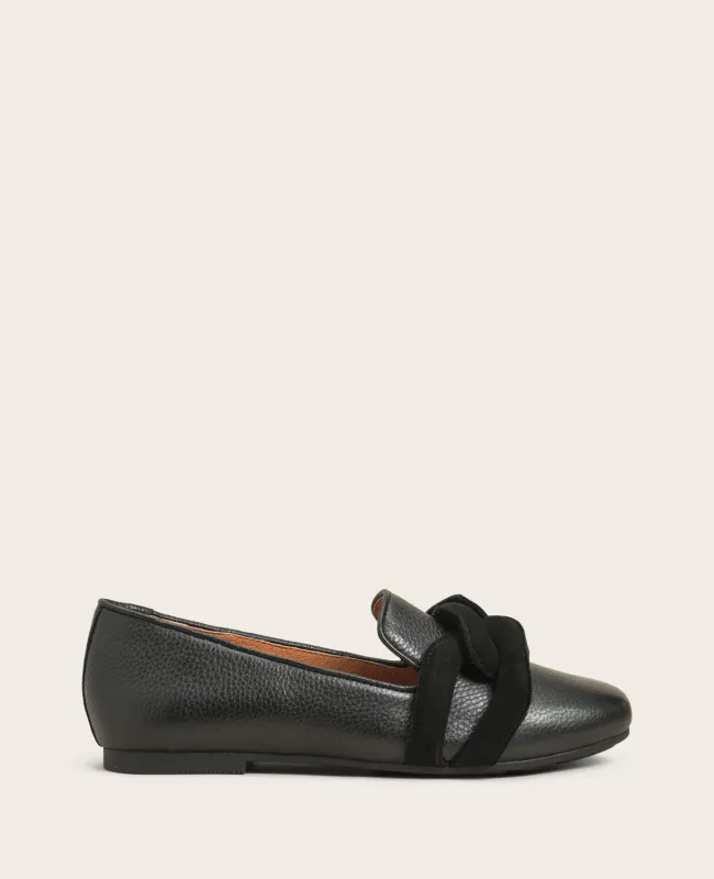 GENTLE SOULS - Eugene Leather Chain Detail Loafer Flat sold by Kenneth Cole