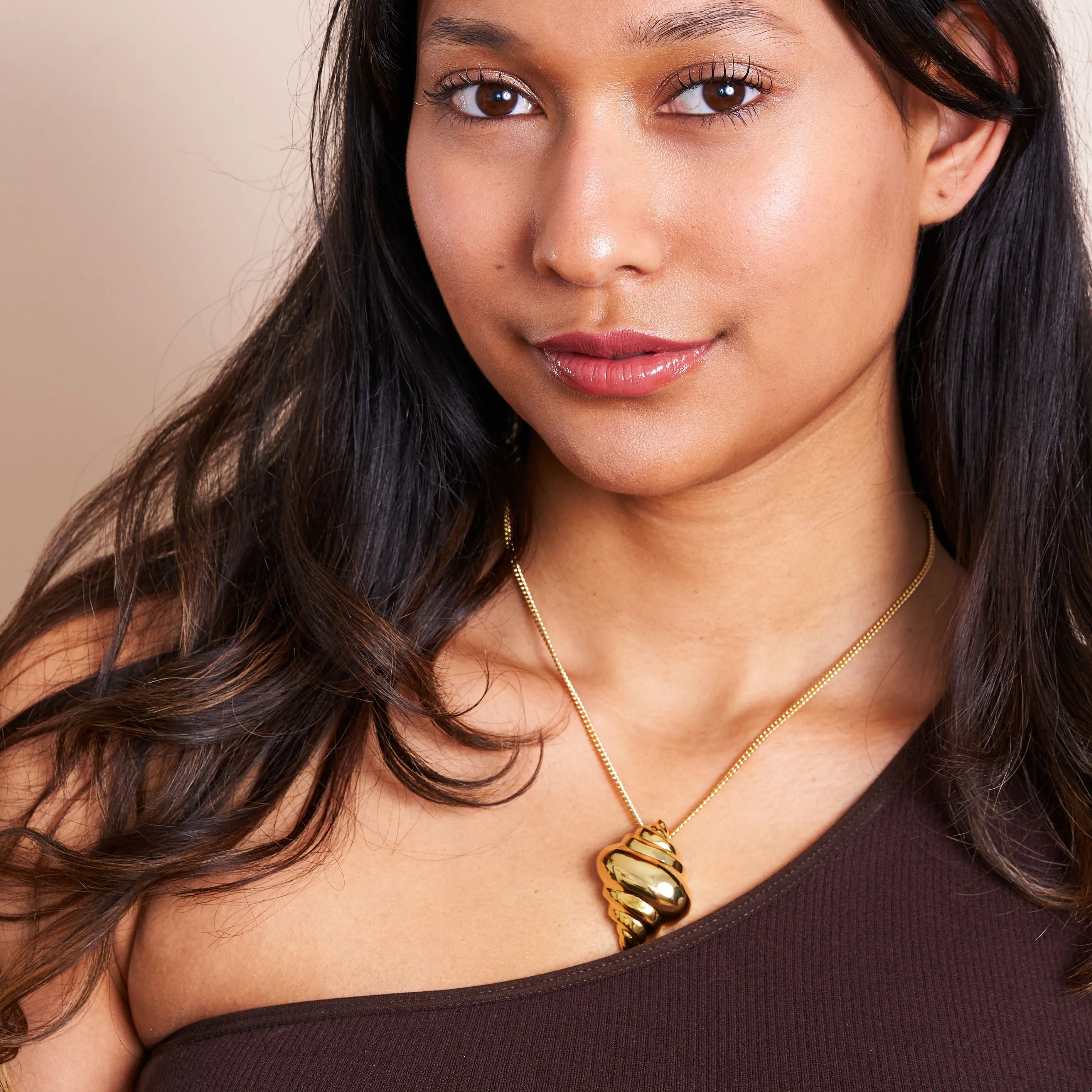 Gold Chain & Seashell Pendant Necklace sold by Kenneth Jay Lane product image thumbnail 2