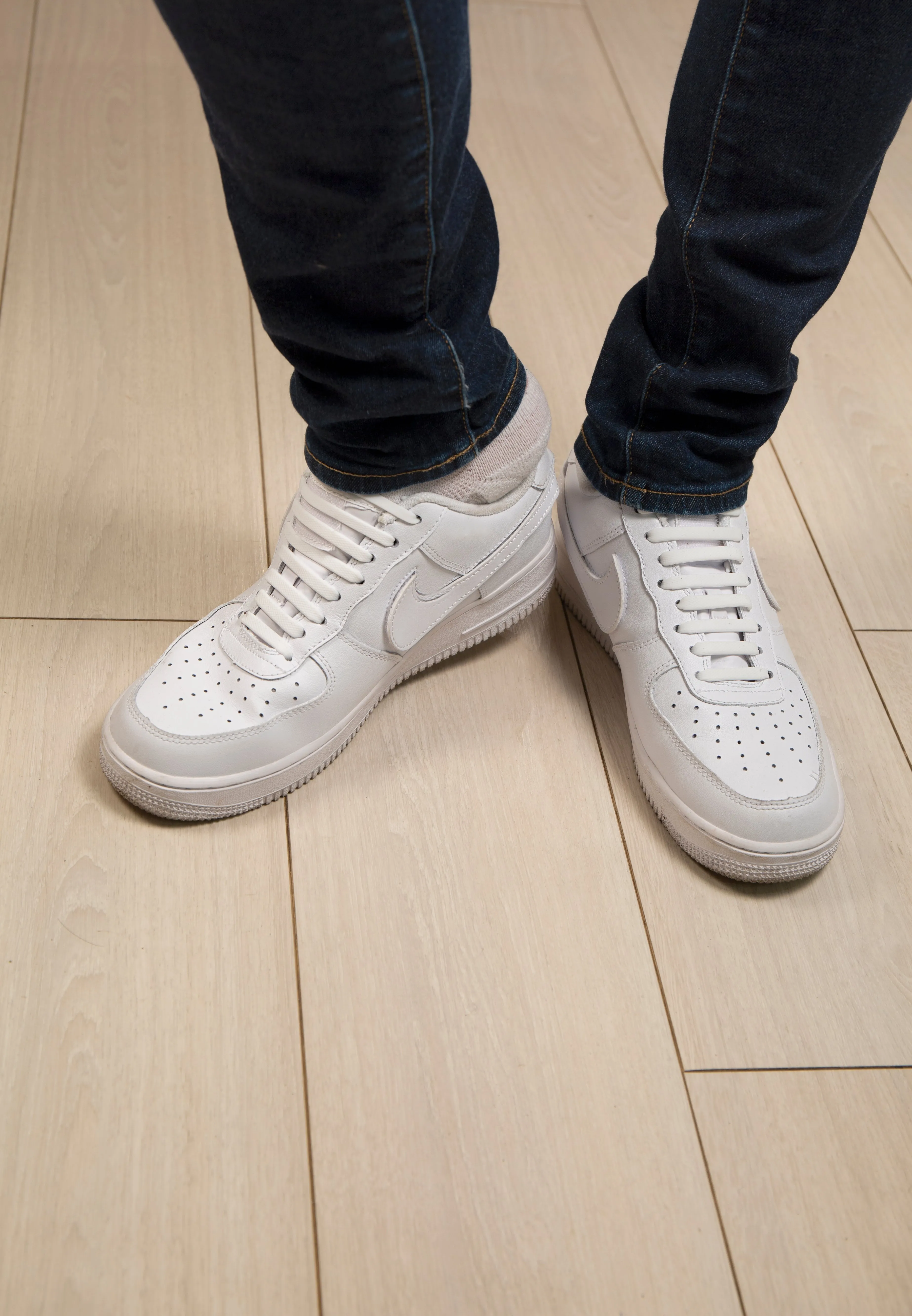 White No-Tie Shoe Bands sold by Kikkerland product image thumbnail 3
