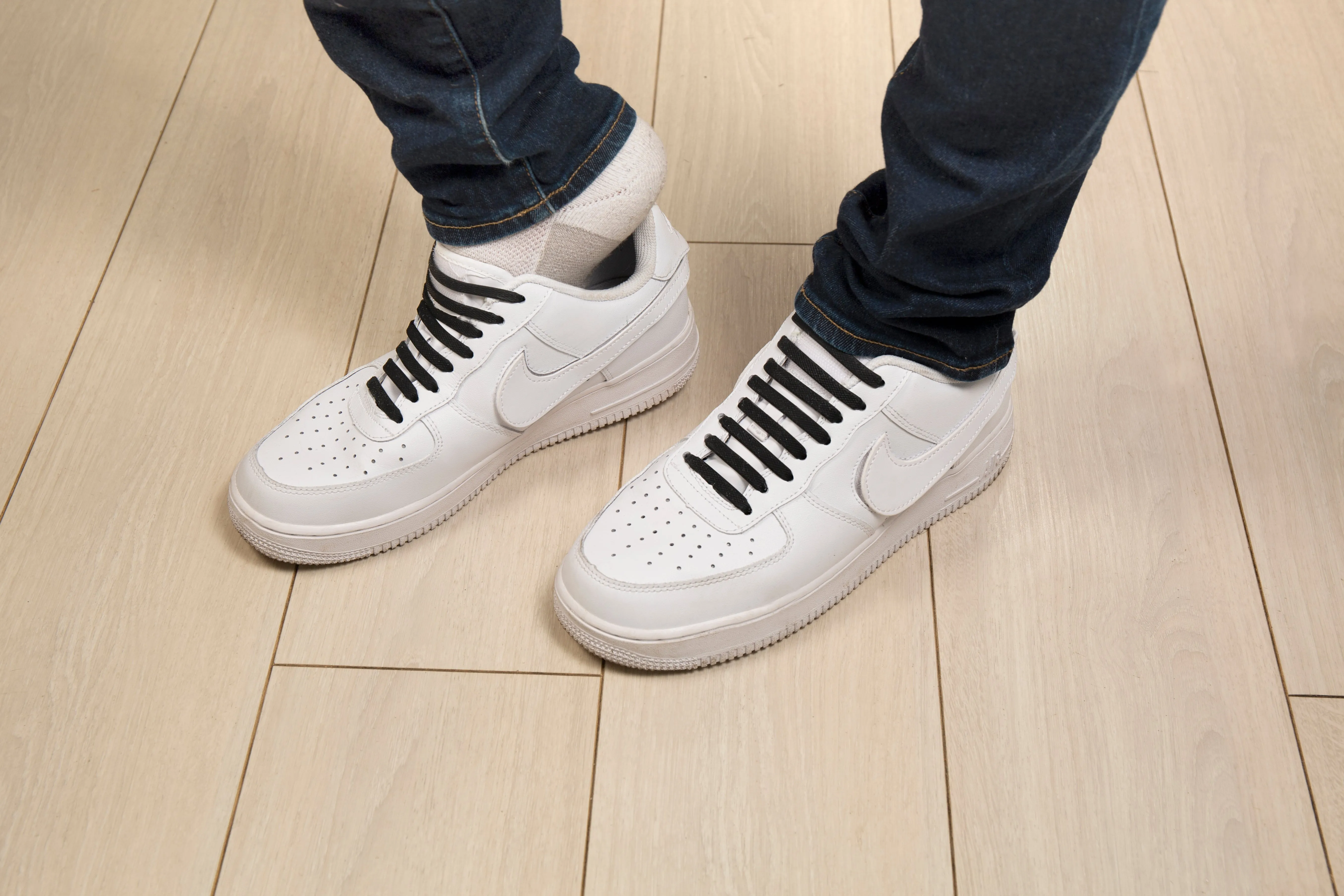 Black No-Tie Shoe Bands sold by Kikkerland product image thumbnail 2