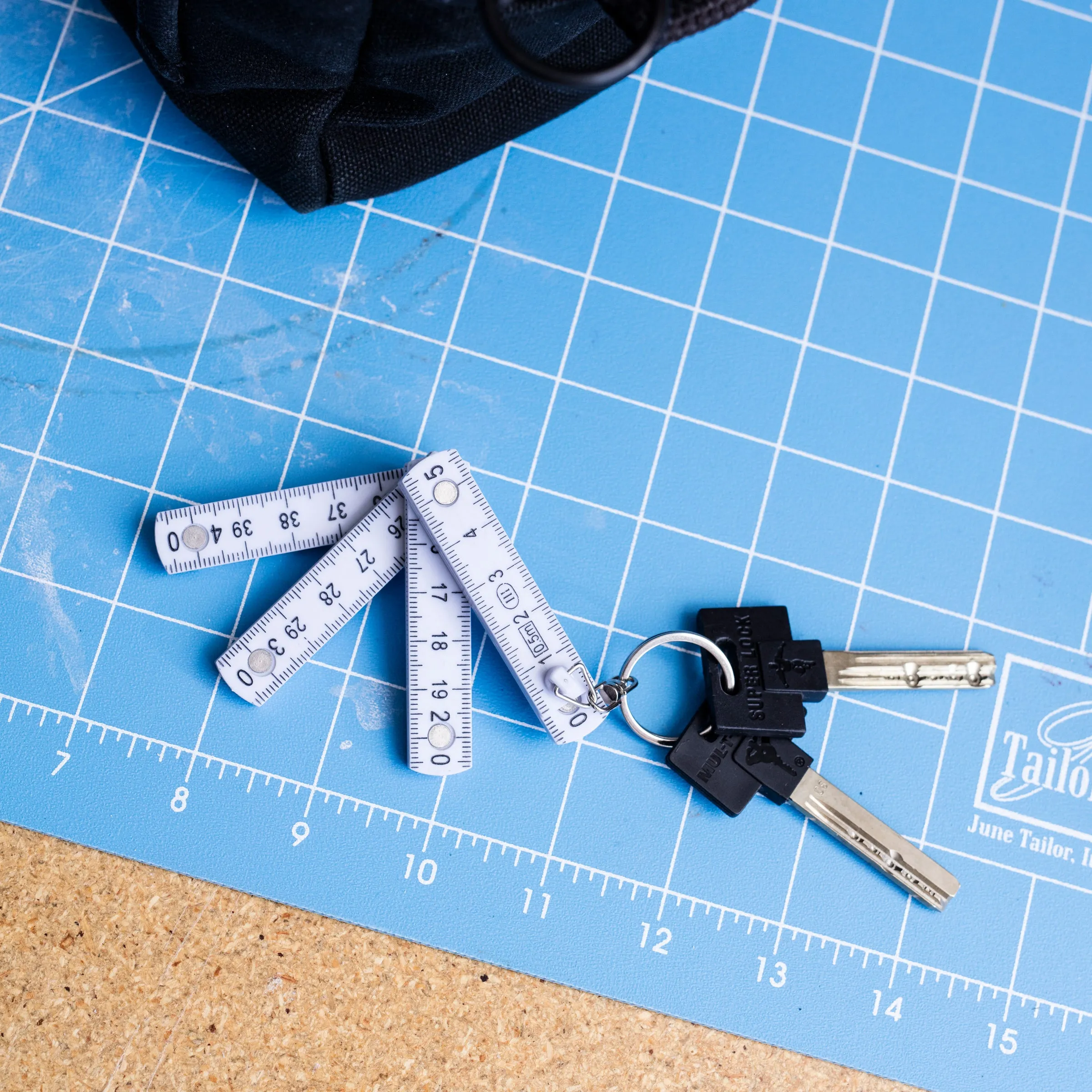 Mini Folding Ruler Keyring sold by Kikkerland product image thumbnail 3
