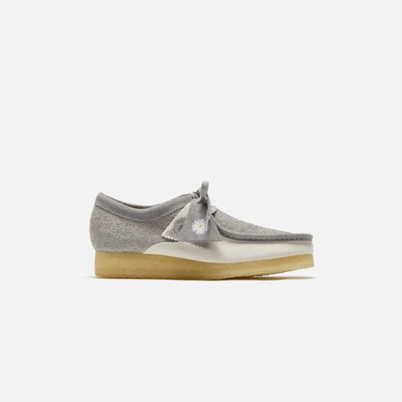 Clarks Wallabee - Grey / Off White sold by Kith