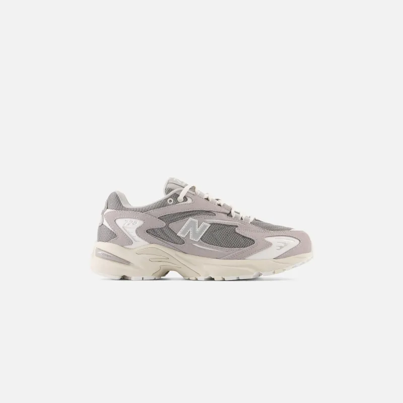 New Balance 725 - Grey / White sold by Kith