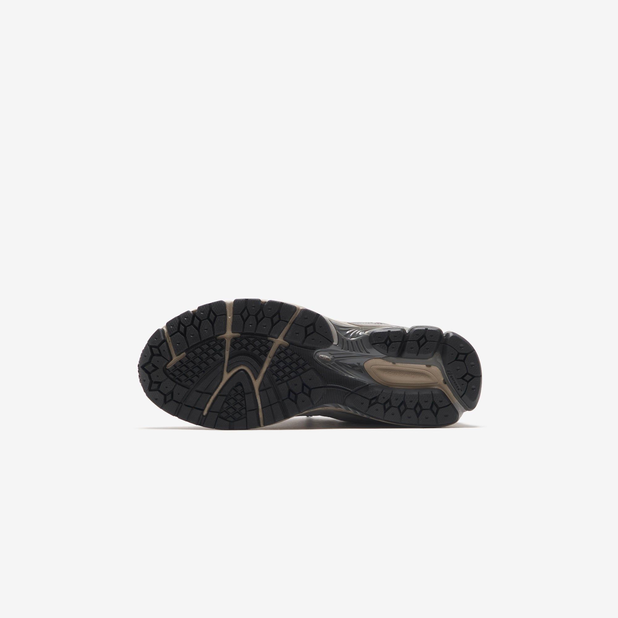 New Balance 2002R Team Away - Grey / Dark Silver Metallic sold by Kith product image thumbnail 5