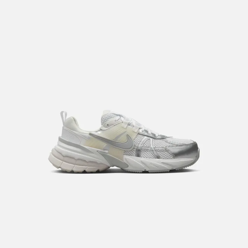 Nike WMNS V2K Run - White / Metallic Silver / Platinum sold by Kith