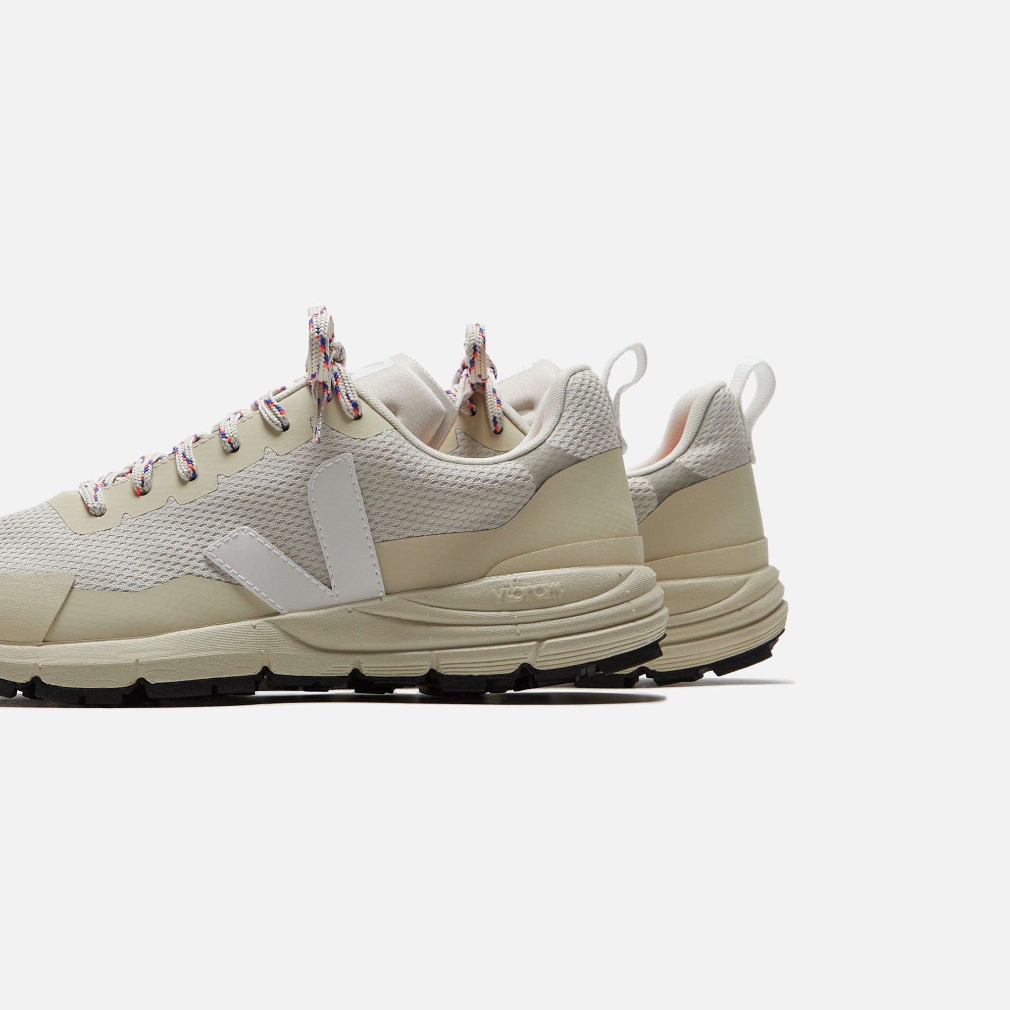 Veja Dekkan Alveomesh - Natural White sold by Kith product image thumbnail 3