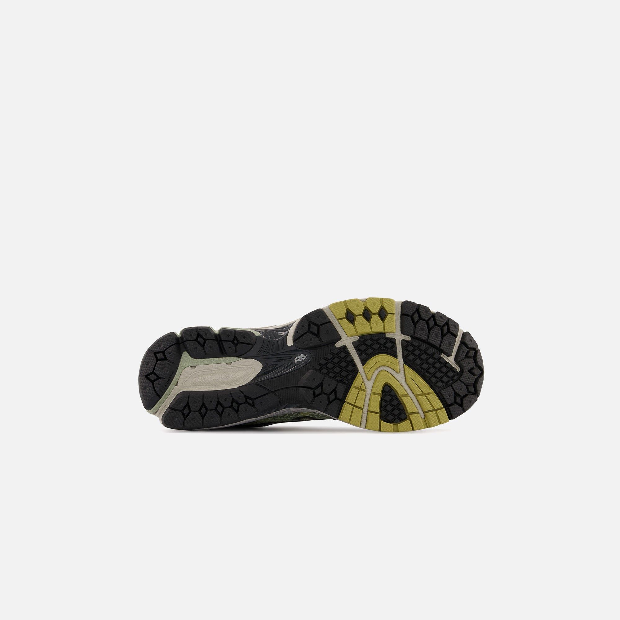 New Balance 860v2 - Rain Cloud / Phantom sold by Kith product image thumbnail 4