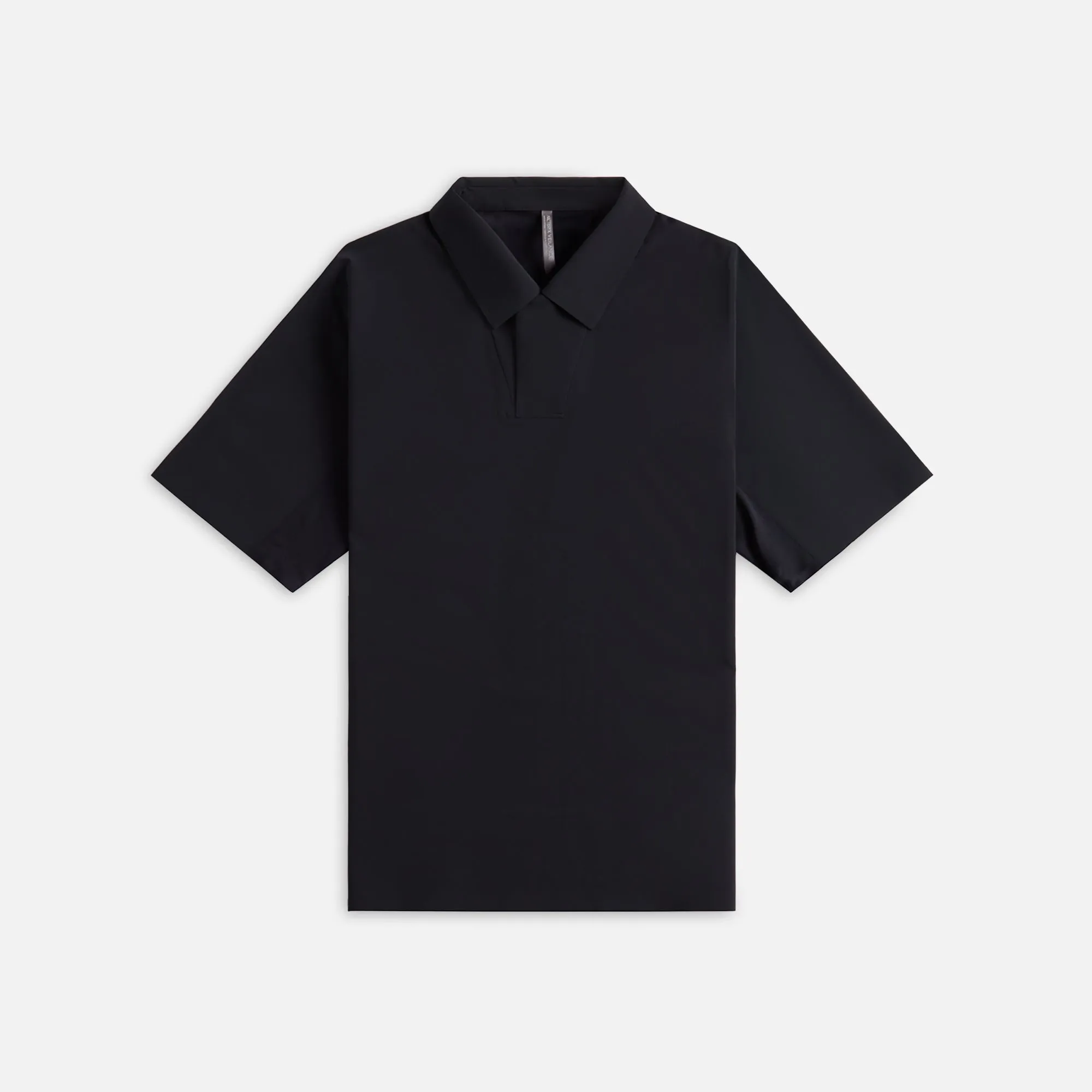 【新品】 Arc'teryx Veilance Dromos Tech Polo img21824_src.webp