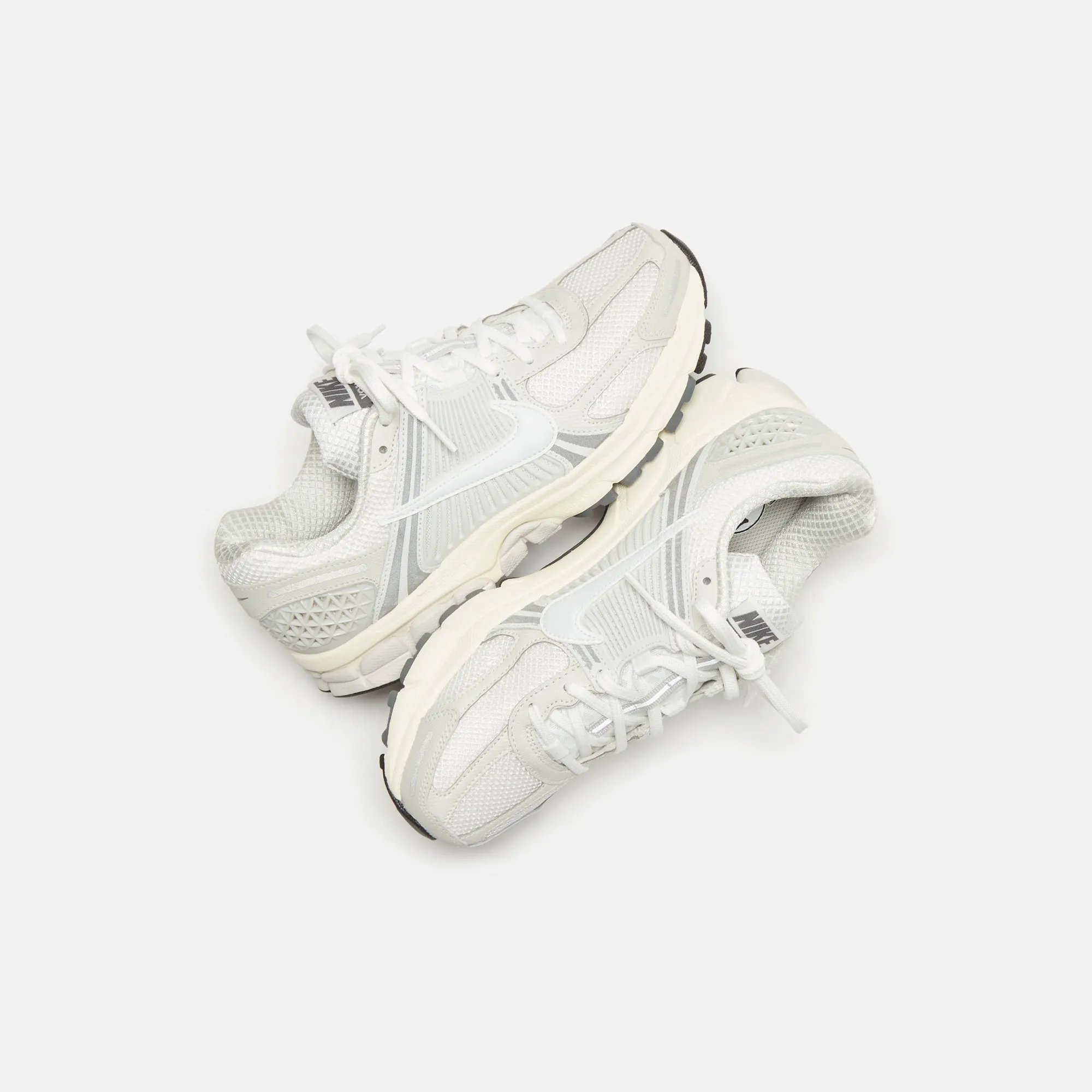 Nike Zoom Vomero 5 - Platinum Tint / Photon Dust sold by Kith product image thumbnail 4