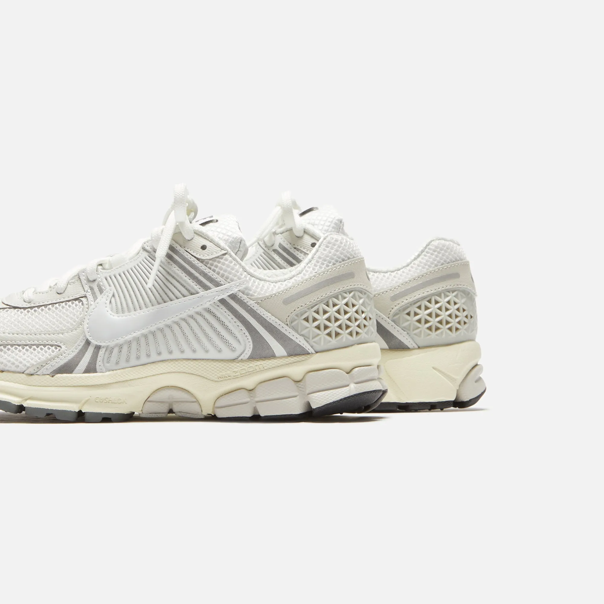 Nike Zoom Vomero 5 - Platinum Tint / Photon Dust sold by Kith product image thumbnail 3