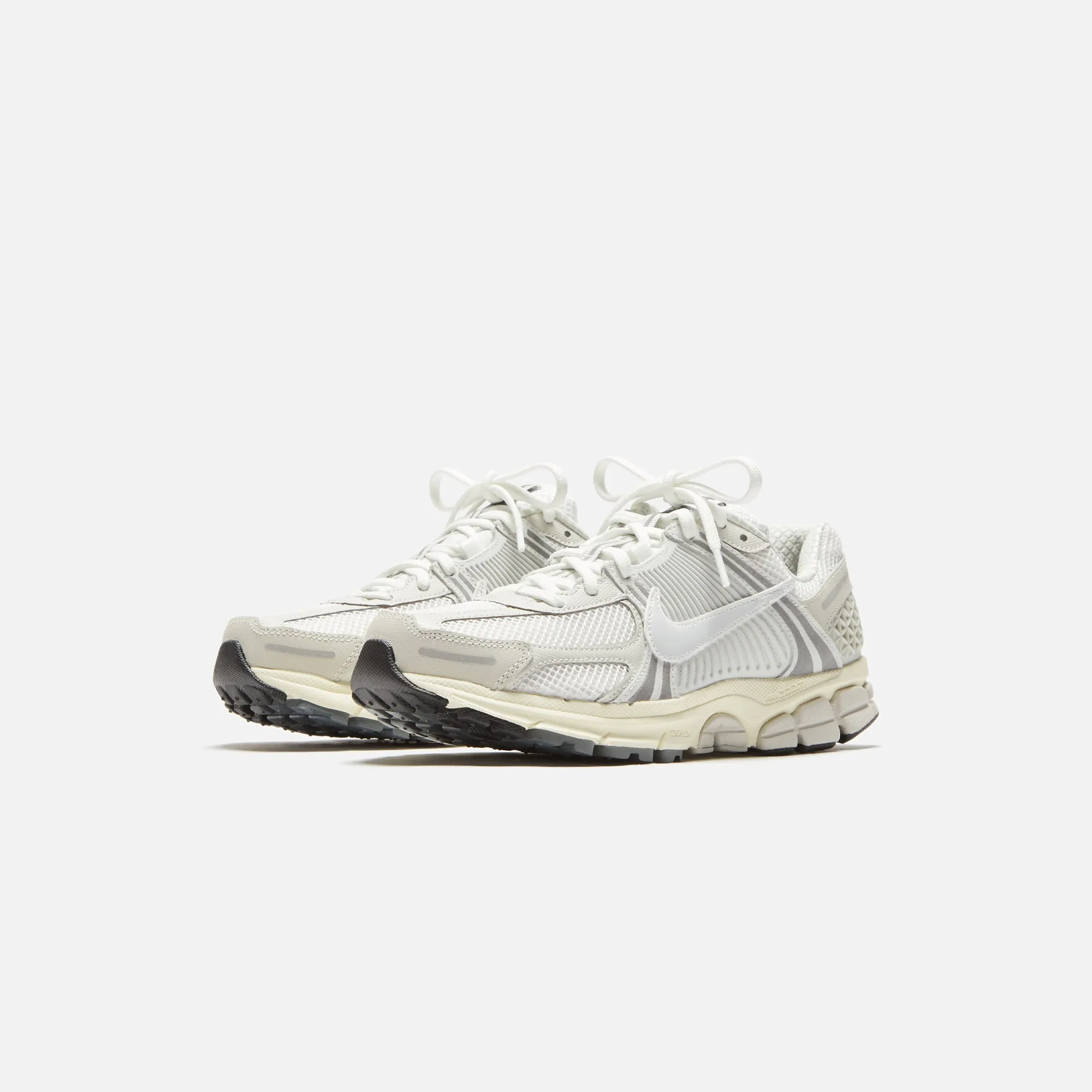 Nike Zoom Vomero 5 - Platinum Tint / Photon Dust sold by Kith product image thumbnail 2